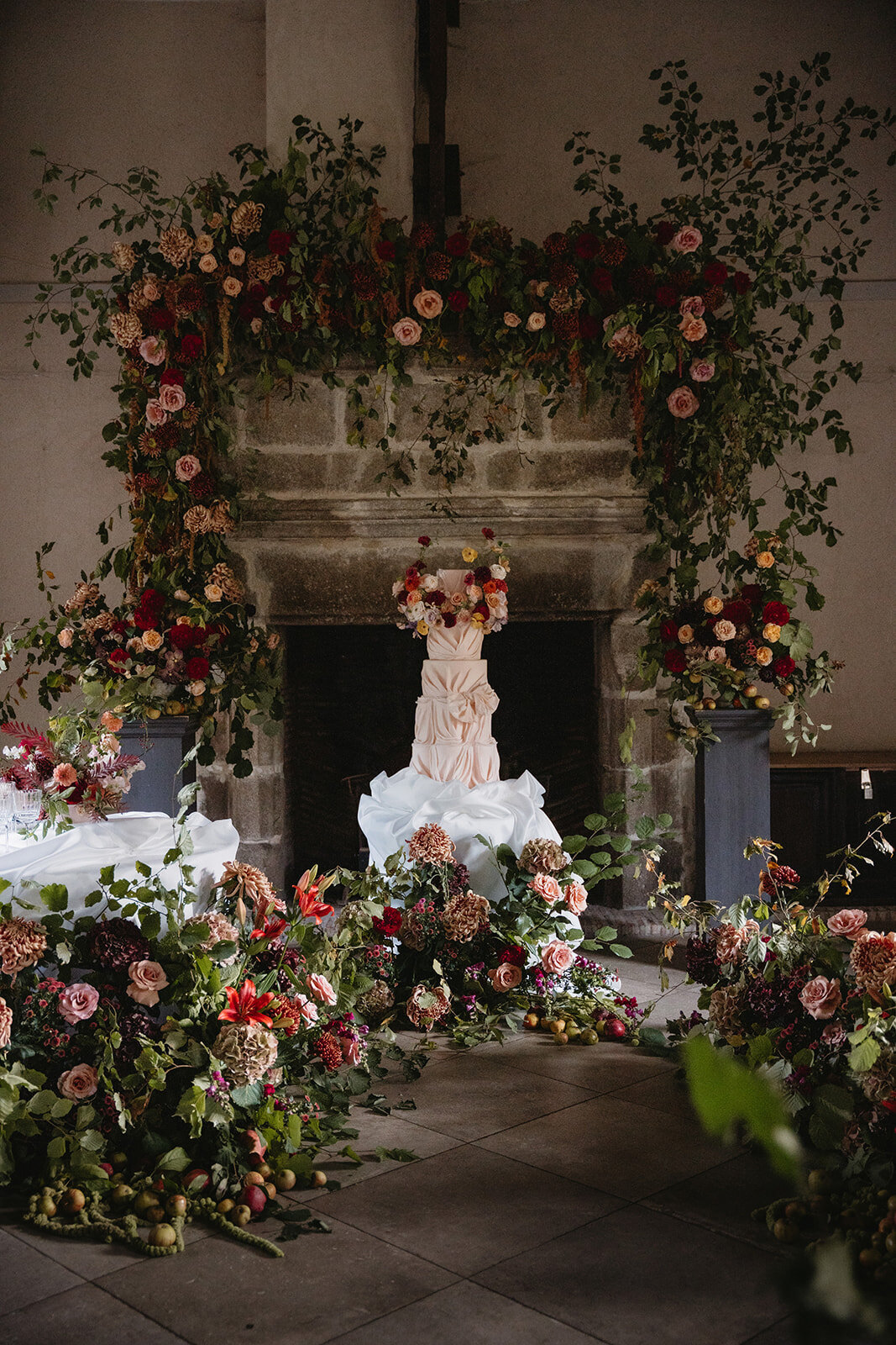 Wedding_Château _France_florist_trend _2025_maximalist_flowers_Capucineatelierfloral559