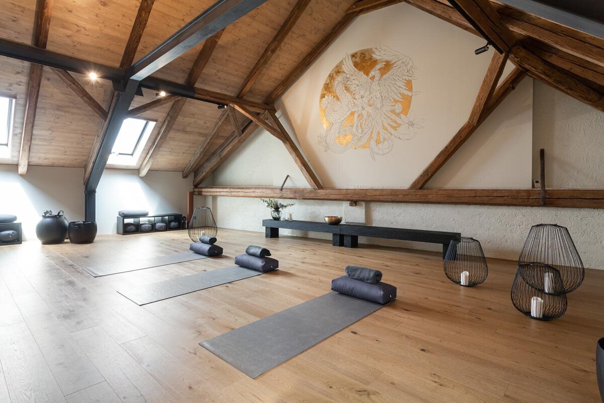 design interiéru jógového studia sál na cvičení