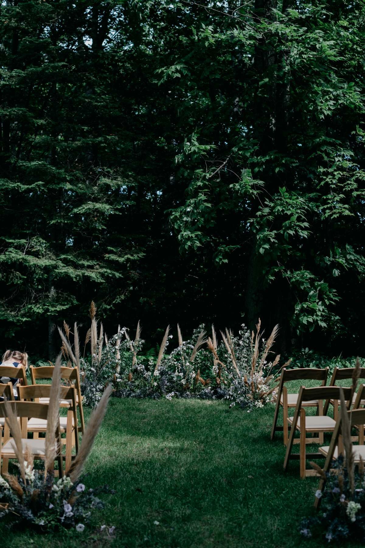 michigan-wedding-ceremony-with-pampas-grass
