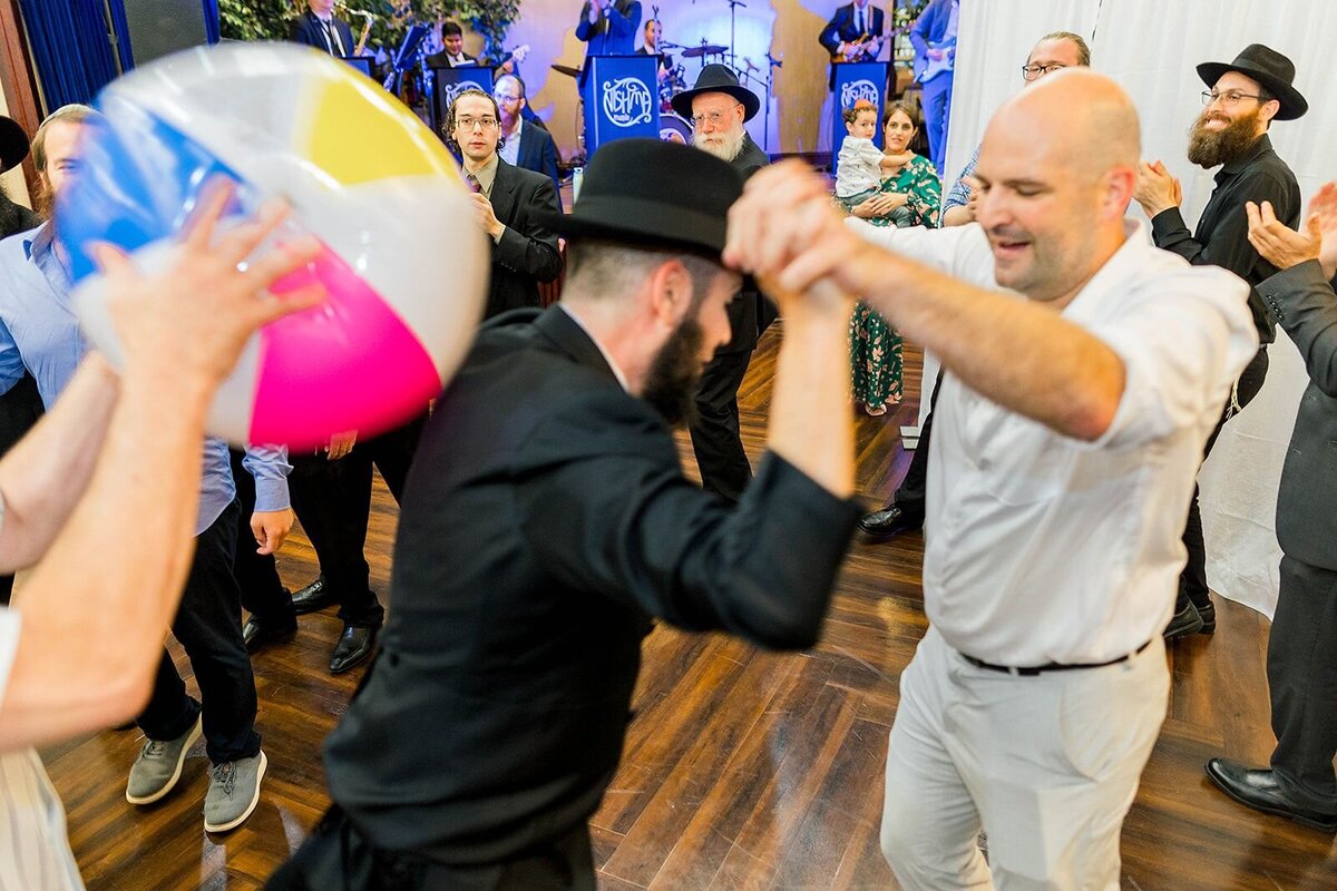Eliana-Melmed-Photography-Chicago-LosAngeles-Jewish-WeddingPhotographer-CarmiKalman-MensDancing-00099