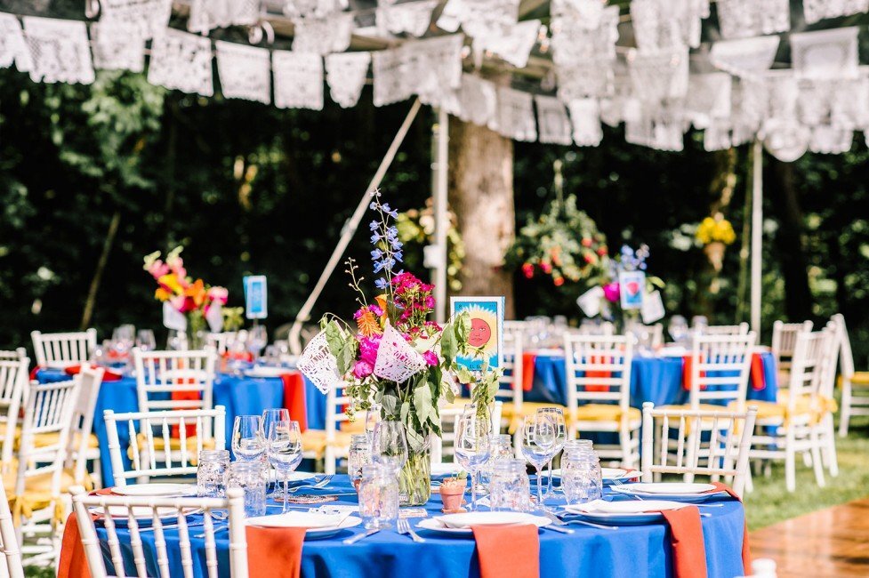 512-colorful-fiesta-backyard-wedding-ct-wedding-planner-977x650