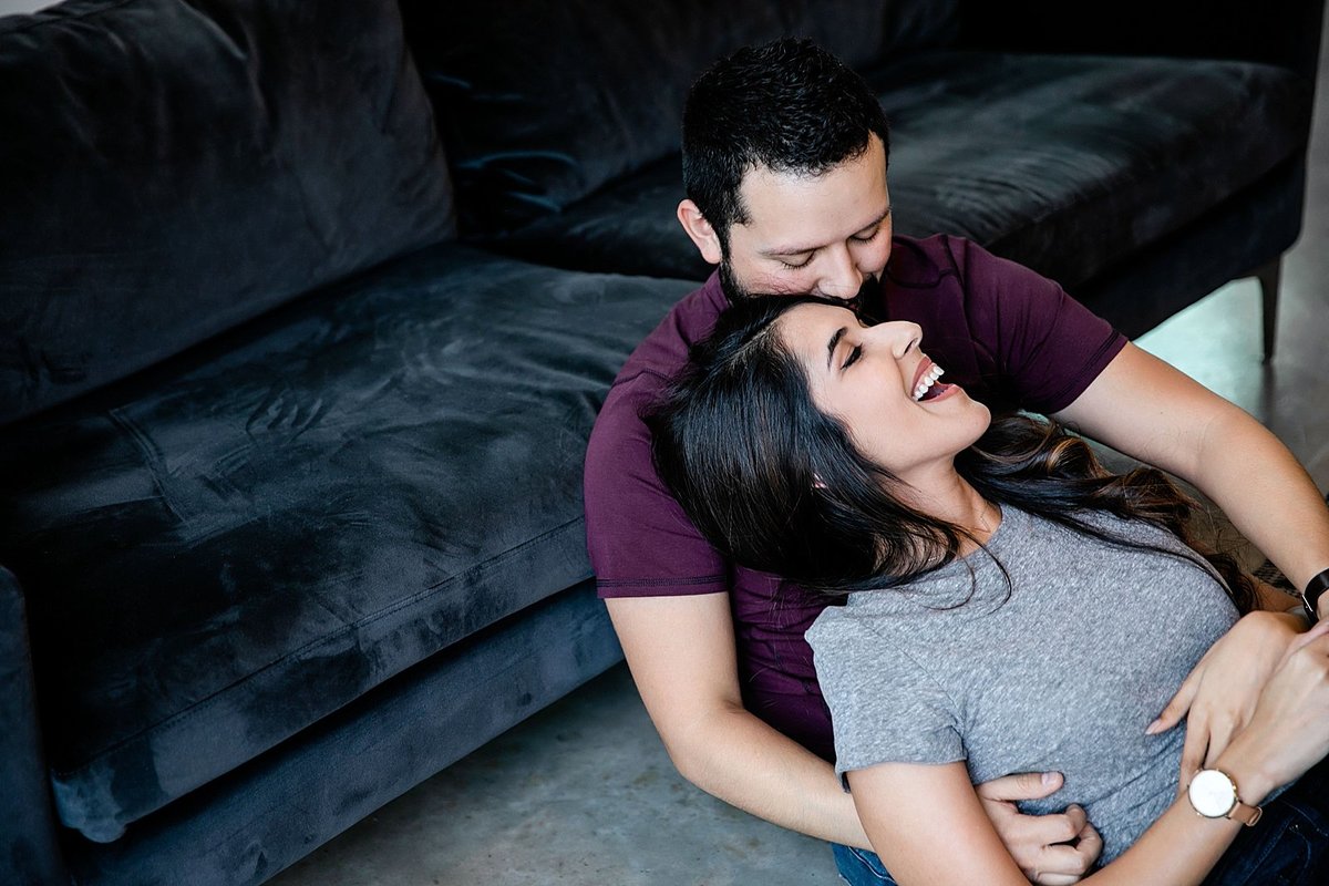 Dallas-lifestyle-engagement-session-at-home_0014