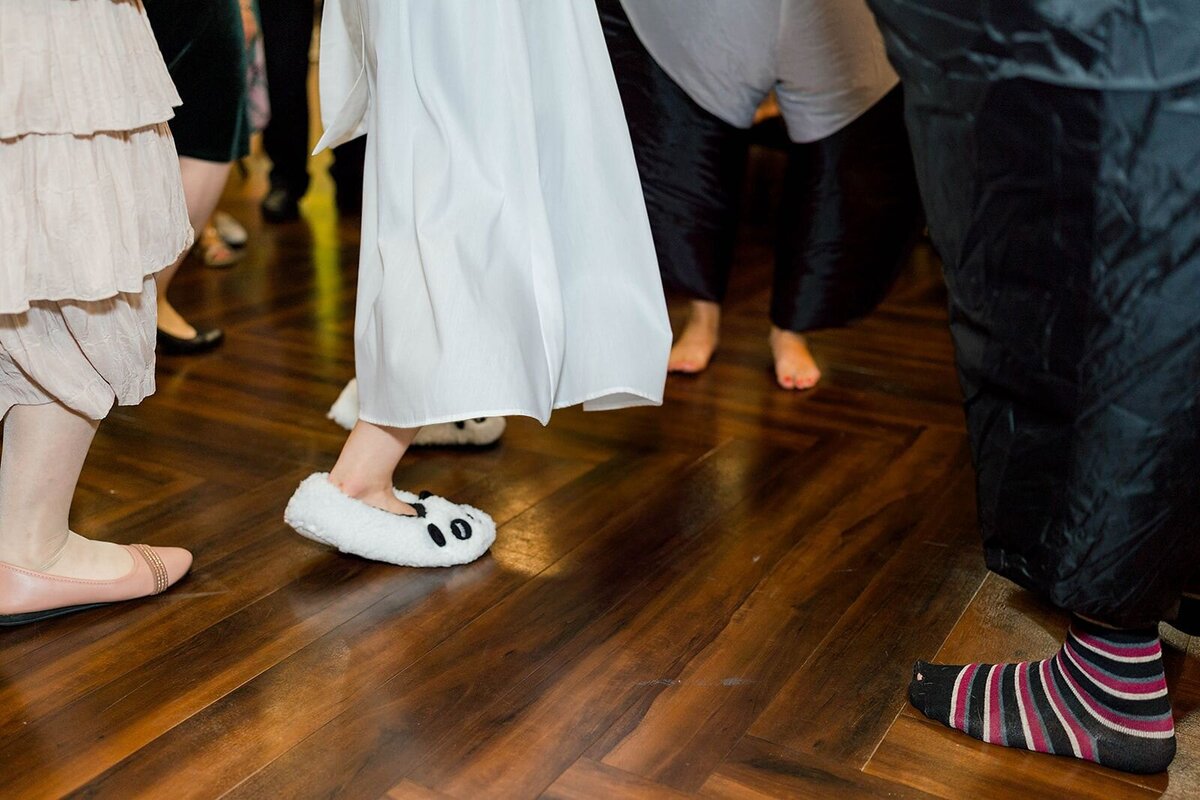 Eliana-Melmed-Photography-Chicago-LosAngeles-Jewish-WeddingPhotographer-CarmiKalman-WomensDancing-00097