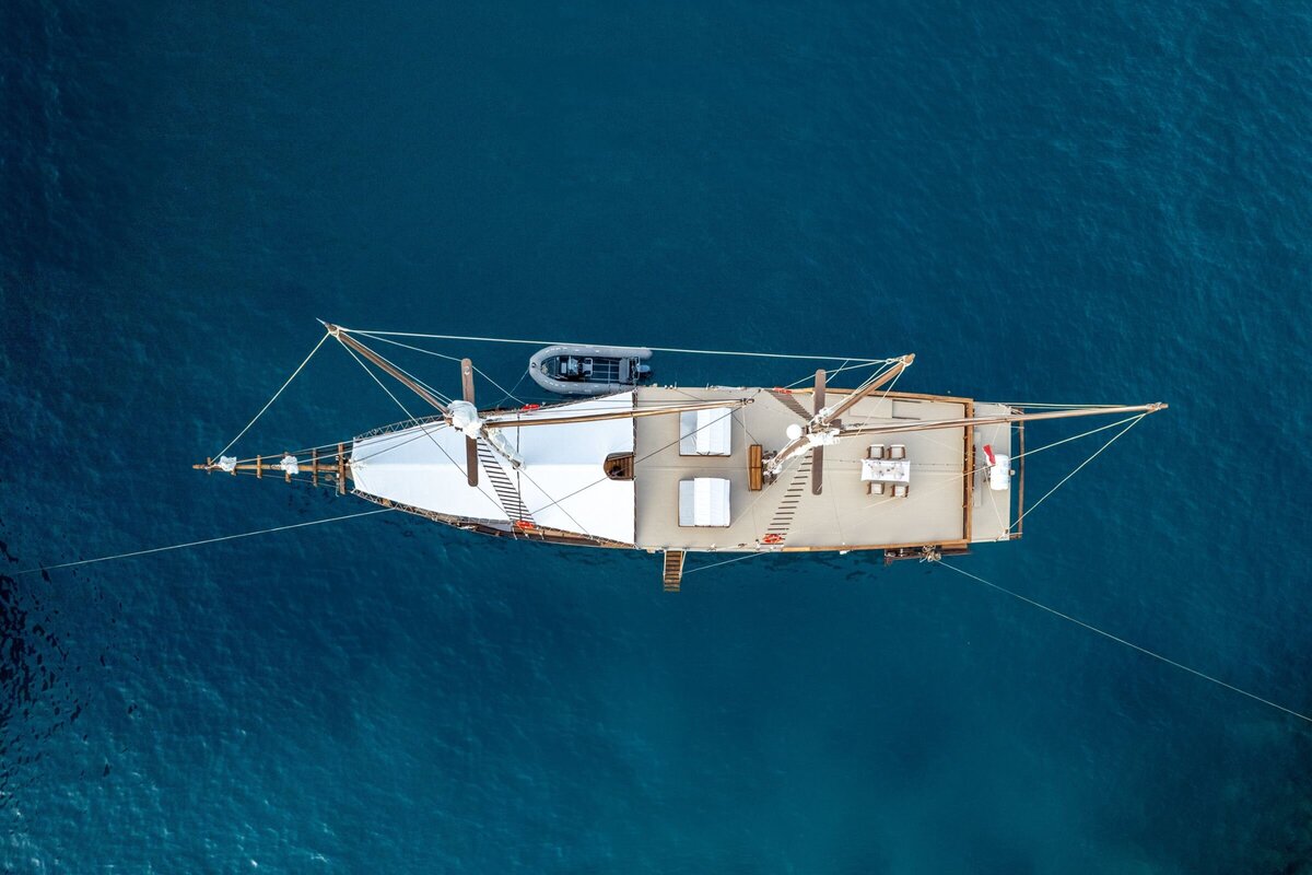 Luxury Yacht Charter Raja Ampat Dewata-yacht_Pacific-High17