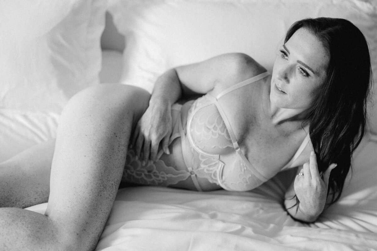 A beautiful black and white boudoir photo taken at the Langham Hotel in downtown Chicago Illinois