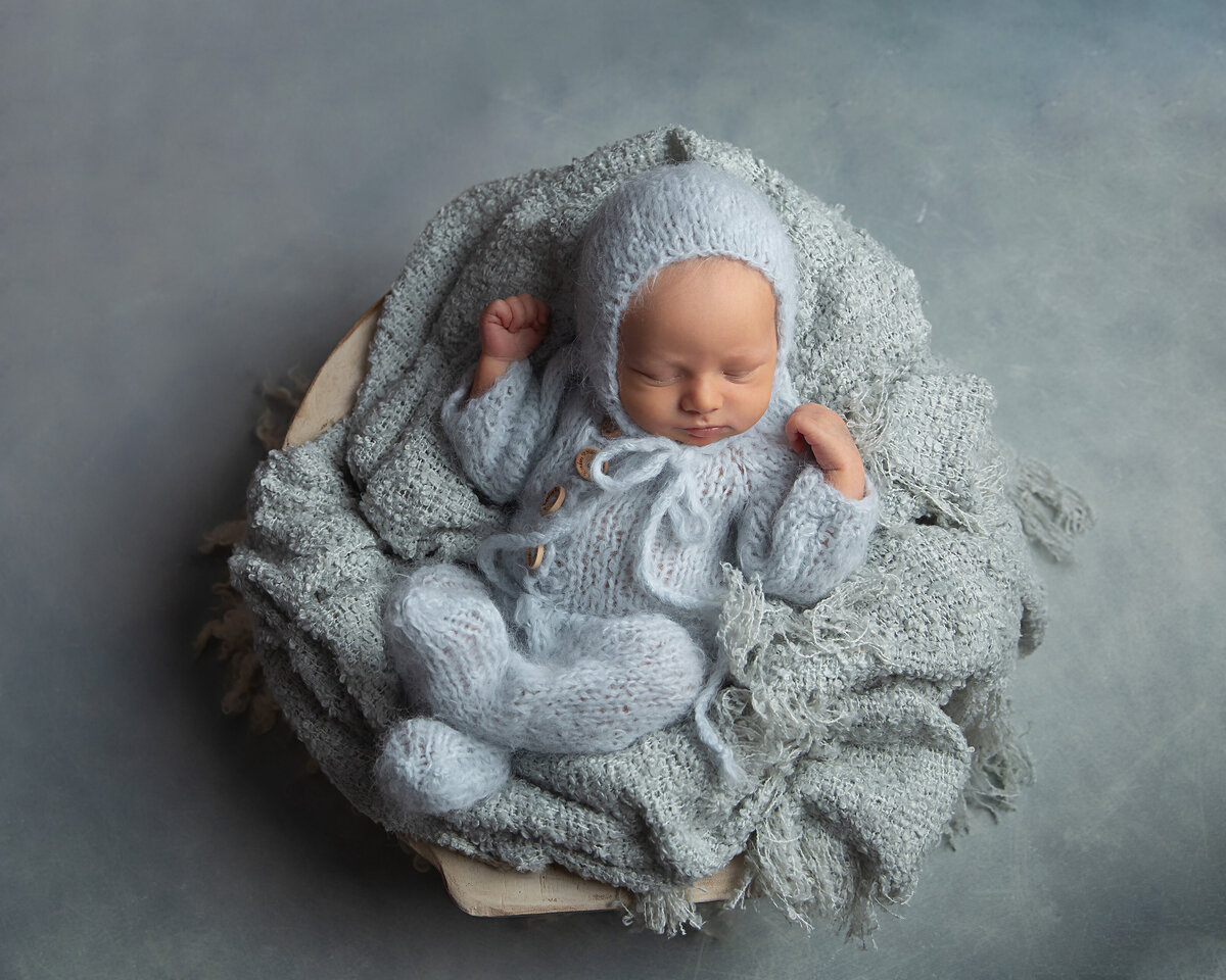 blue-bear-theme-newborn-pictures-philly