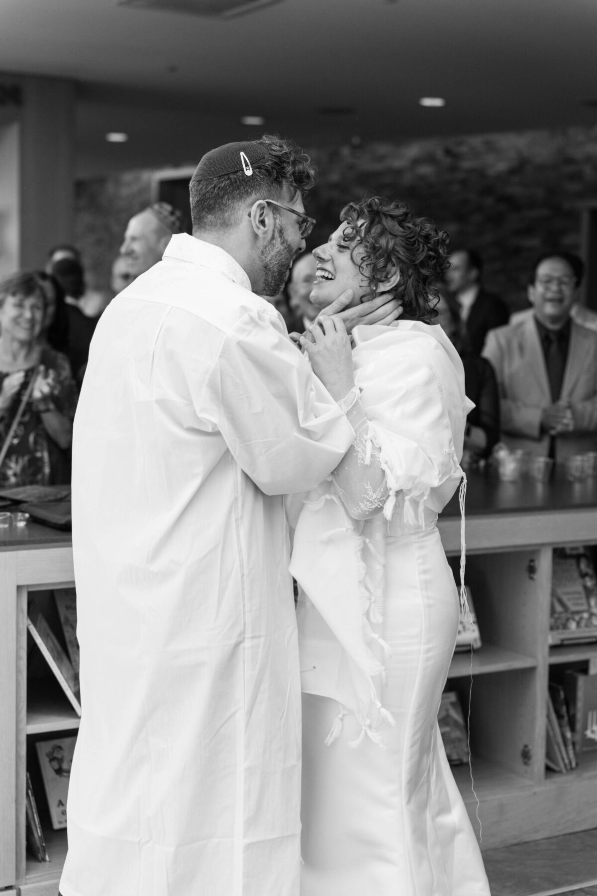 Eliana-Melmed-Photography-Chicago-LosAngeles-Jewish-WeddingPhotography-ShulaNoah-Tisch-00248