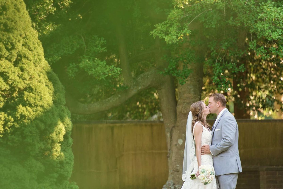 Outdoor wedding photos of bride and groom kissing at The Mansion at Oyster Bay
