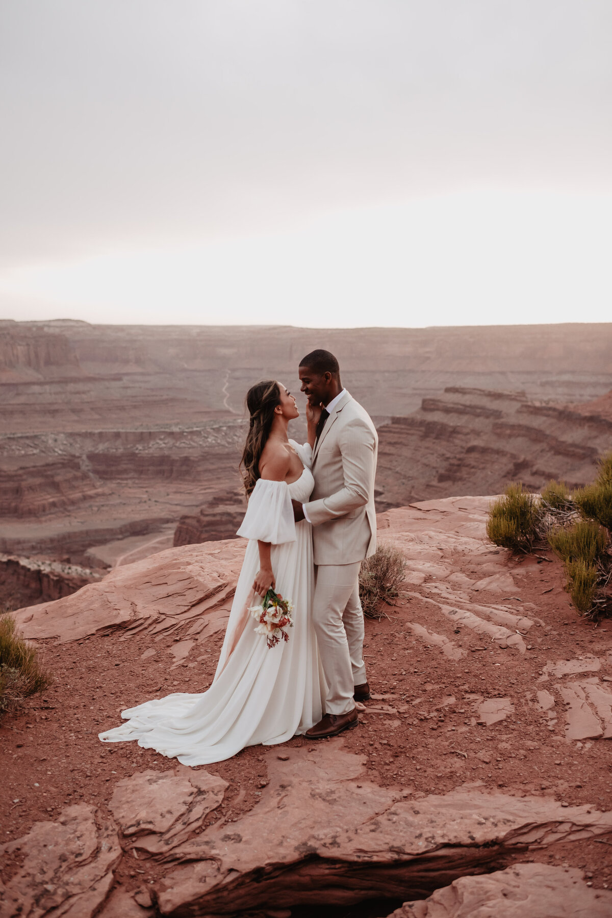 Utah Elopement Photographer captures bridal portraits