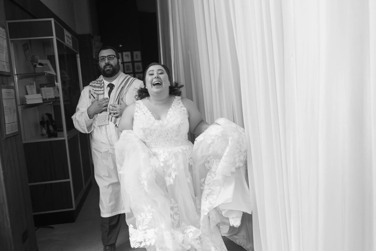 Eliana-Melmed-Photography-Chicago-LosAngeles-Jewish-WeddingPhotography-ElianaSklar-Chuppah-00237