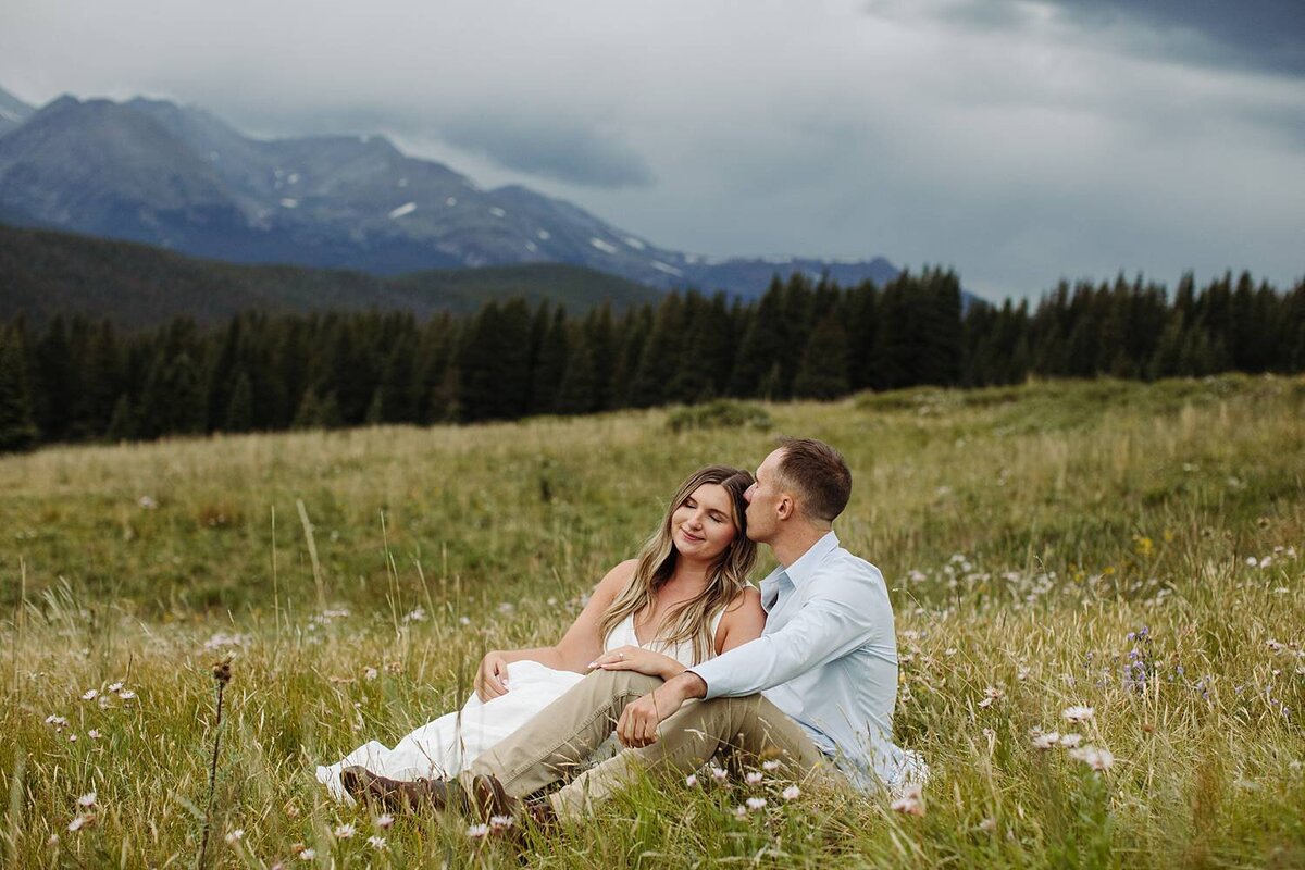 Colorado- mountain-engagement-photos-wildflowers_0011