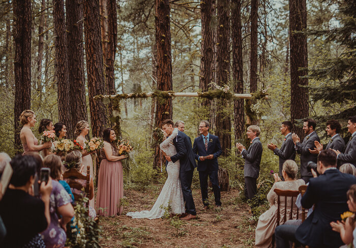 earthy-pnw-inspired-wedding-at-lake-creek-lodge-anna-caitlin-43