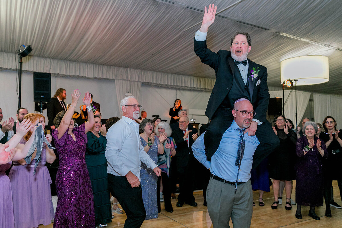 Eliana-Melmed-Photography-Chicago-LosAngeles-Jewish-WeddingPhotography-SimchaDancing-00054