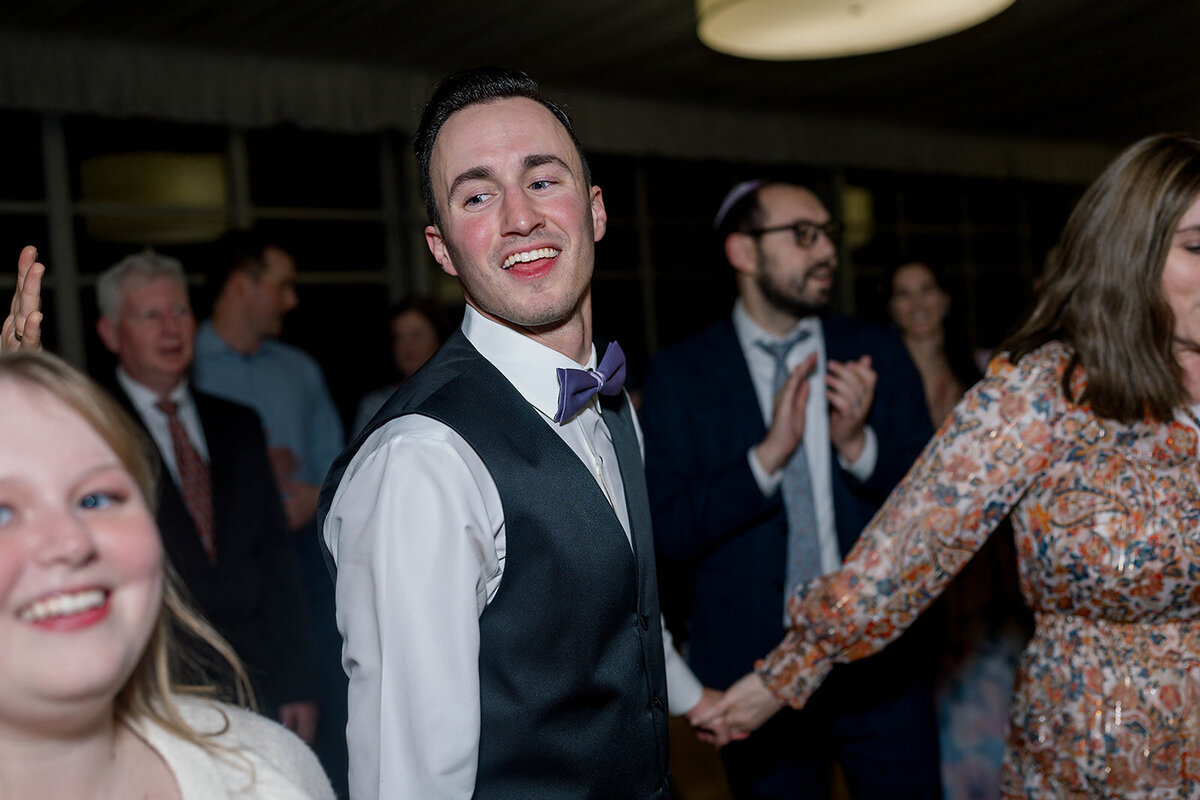 Eliana-Melmed-Photography-Chicago-LosAngeles-Jewish-WeddingPhotography-SimchaDancing-00135