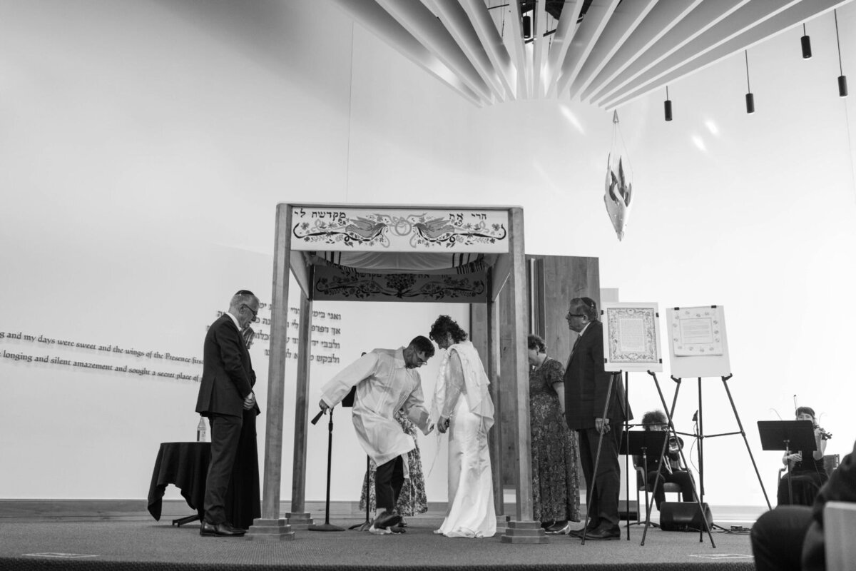 Eliana-Melmed-Photography-Chicago-LosAngeles-Jewish-WeddingPhotography-ShulaNoah-Chuppah-00239