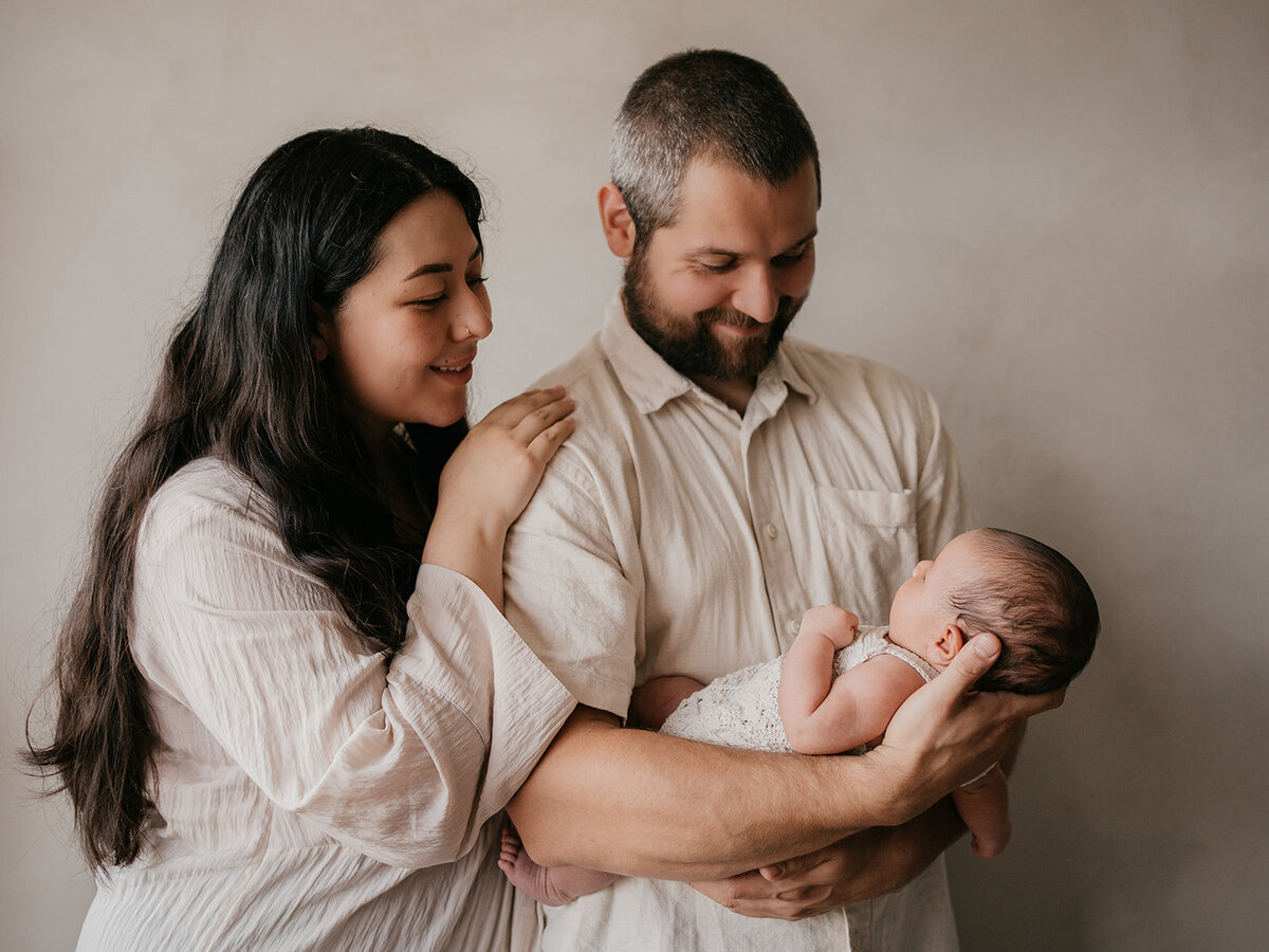 Newbornshoot door Leukfotografie in Amsterdam_ Zaandam_ Landsmeer_ Oostzaan en Purmerend – zachte_ liefdevolle babyfoto’s-8