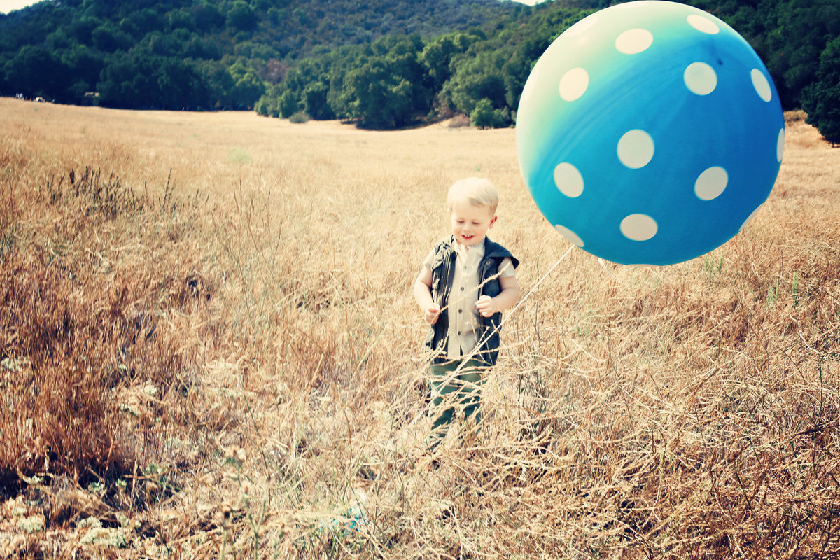 boy with baloon