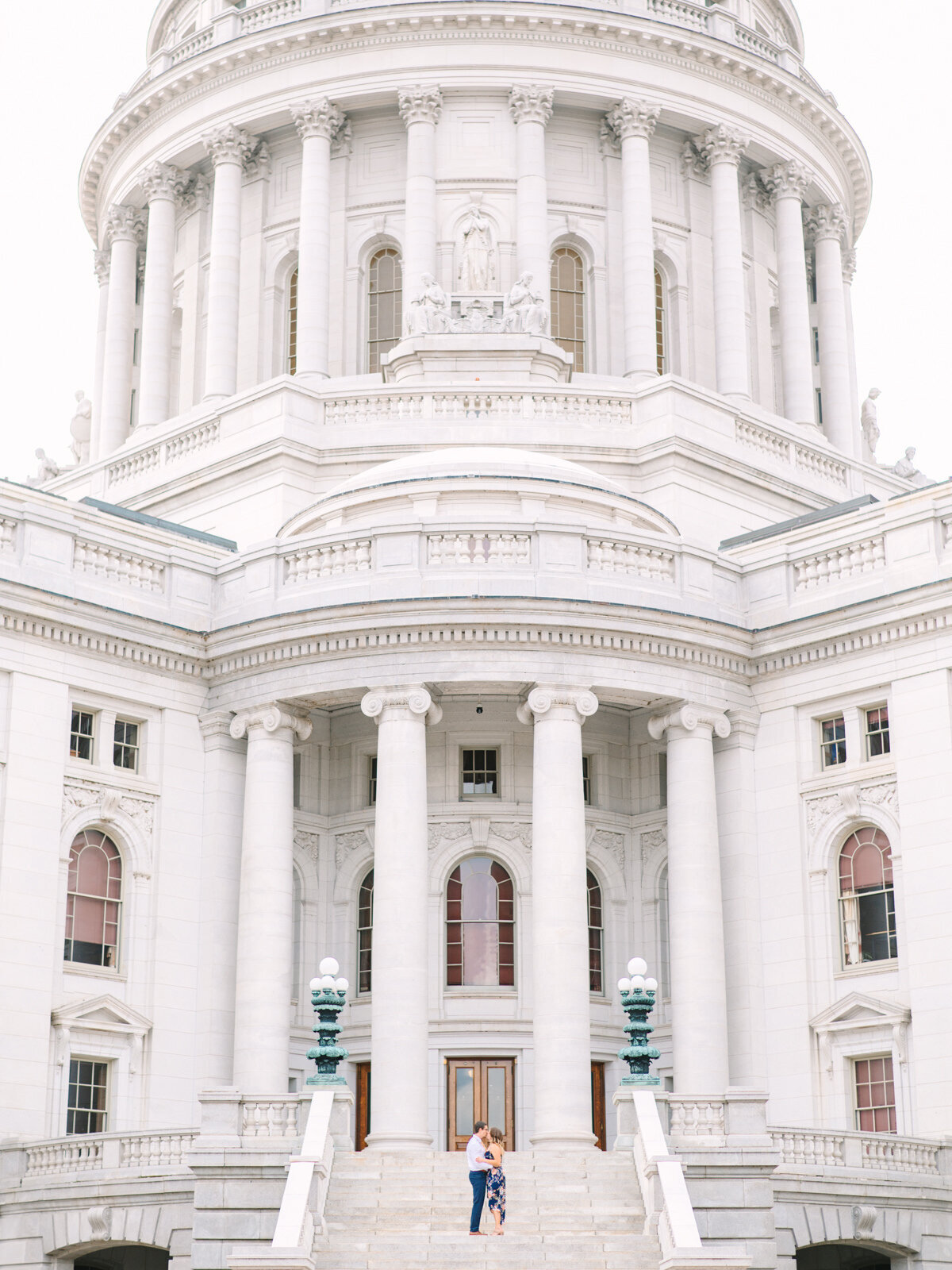 downtown-madison-state-capitol-engagement-session-kassieanaphotography.com