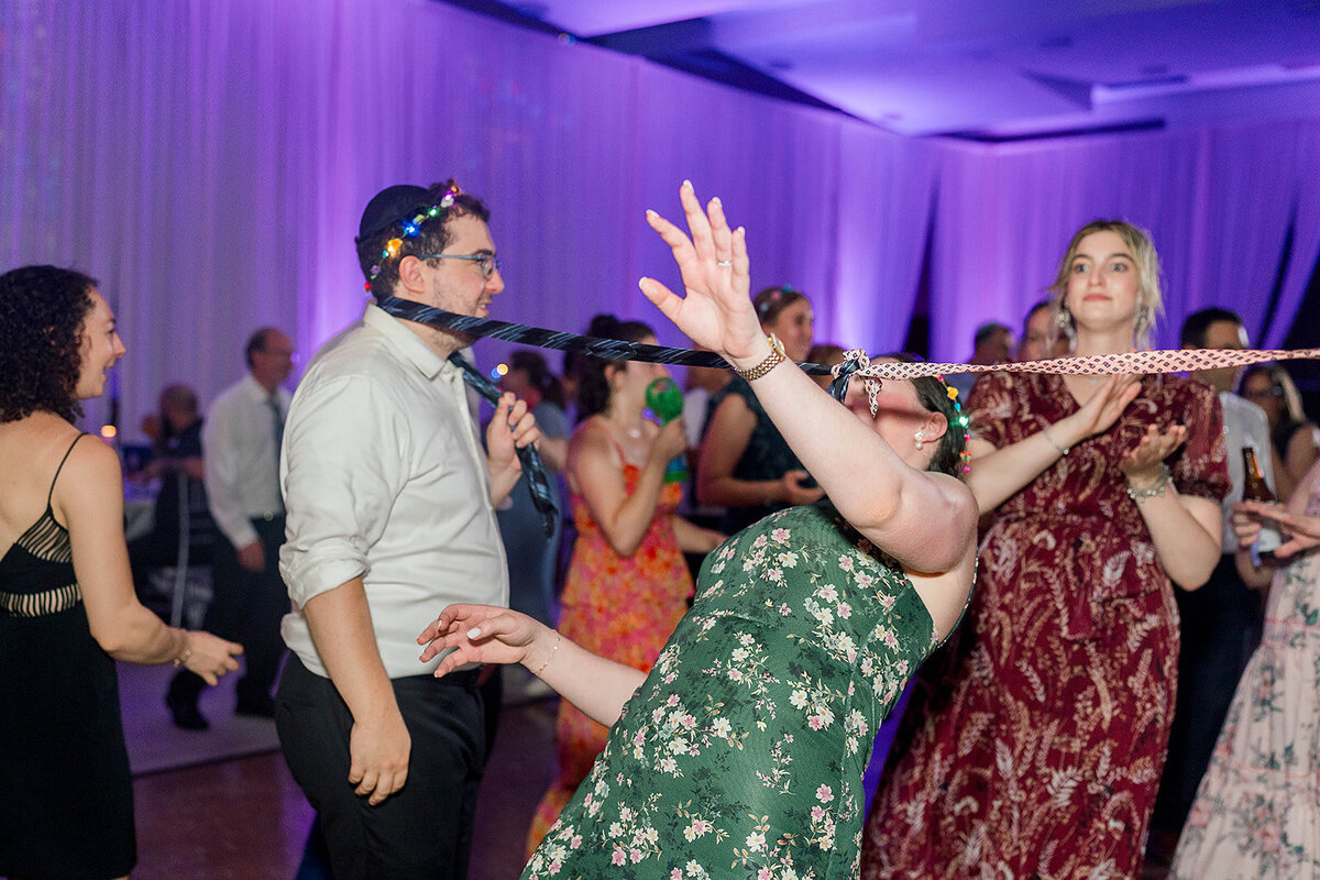 Eliana-Melmed-Photography-Chicago-LosAngeles-Jewish-WeddingPhotography-ElianaSklar-DanceFloor-00175