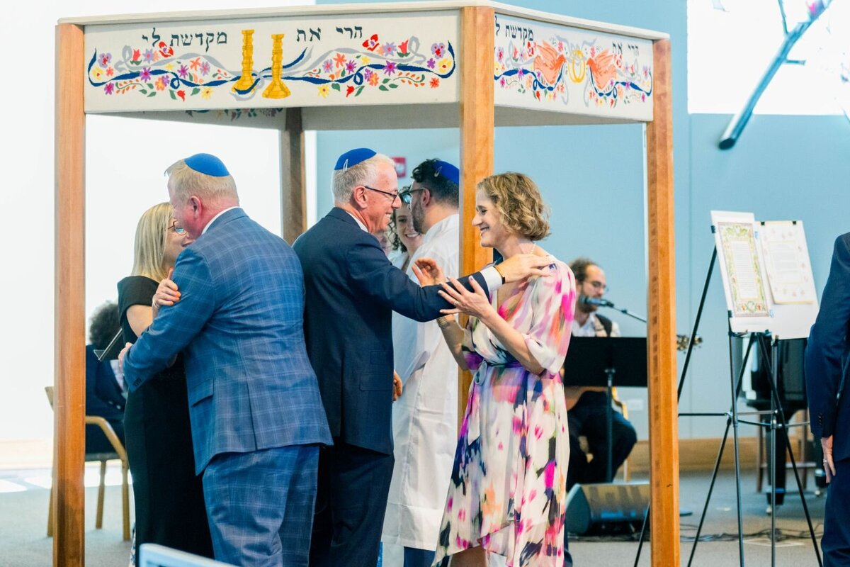 Eliana-Melmed-Photography-Chicago-LosAngeles-Jewish-WeddingPhotography-ShulaNoah-Chuppah-00228