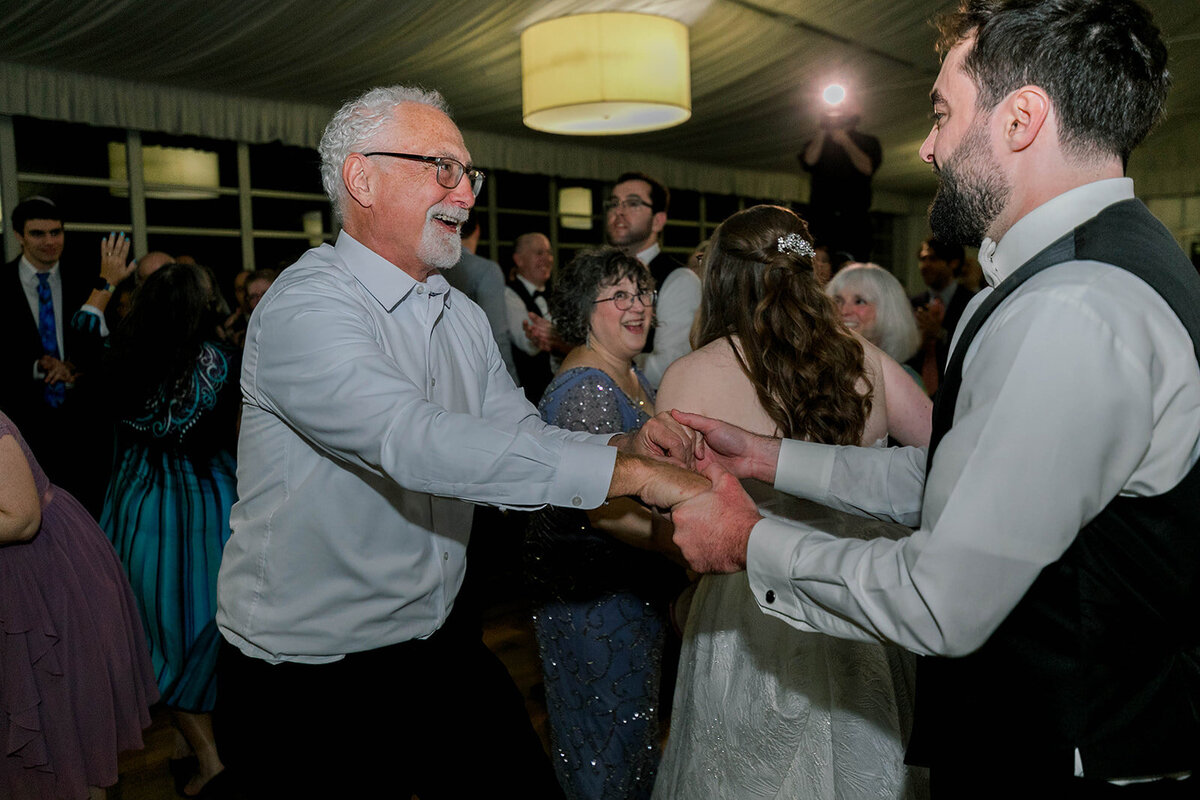 Eliana-Melmed-Photography-Chicago-LosAngeles-Jewish-WeddingPhotography-SimchaDancing-00178