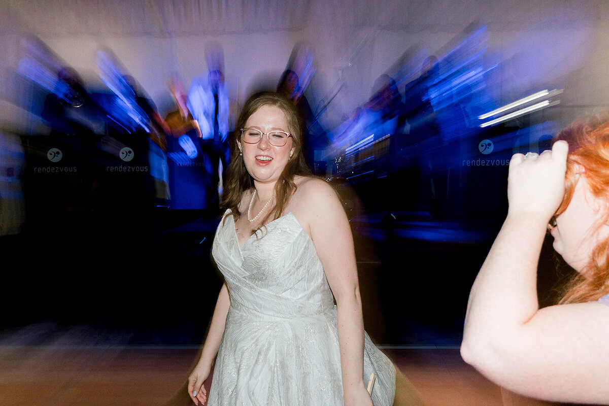 Eliana-Melmed-Photography-Chicago-LosAngeles-Jewish-WeddingPhotography-Dancefloor-00074