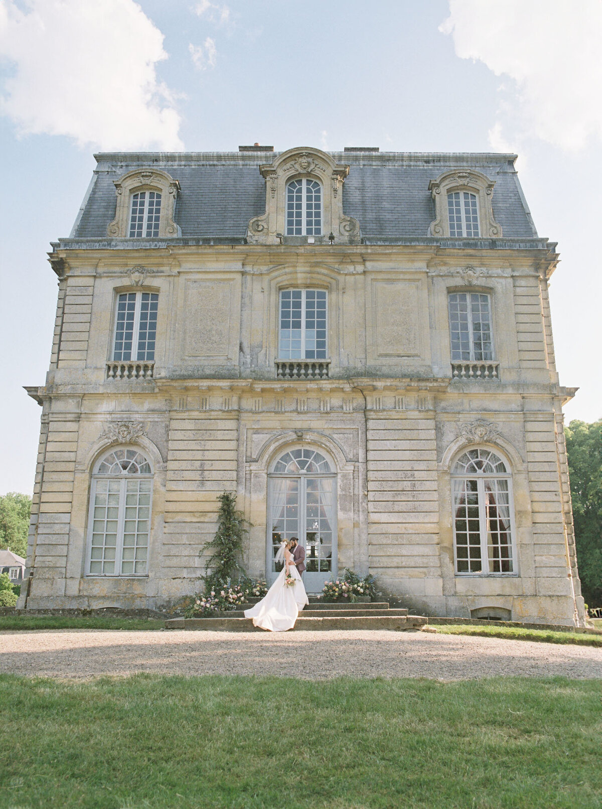 Chateau de Champlatreux Editorial-Purple Florals-Paris-France-Destination Wedding-Samin Photography-5