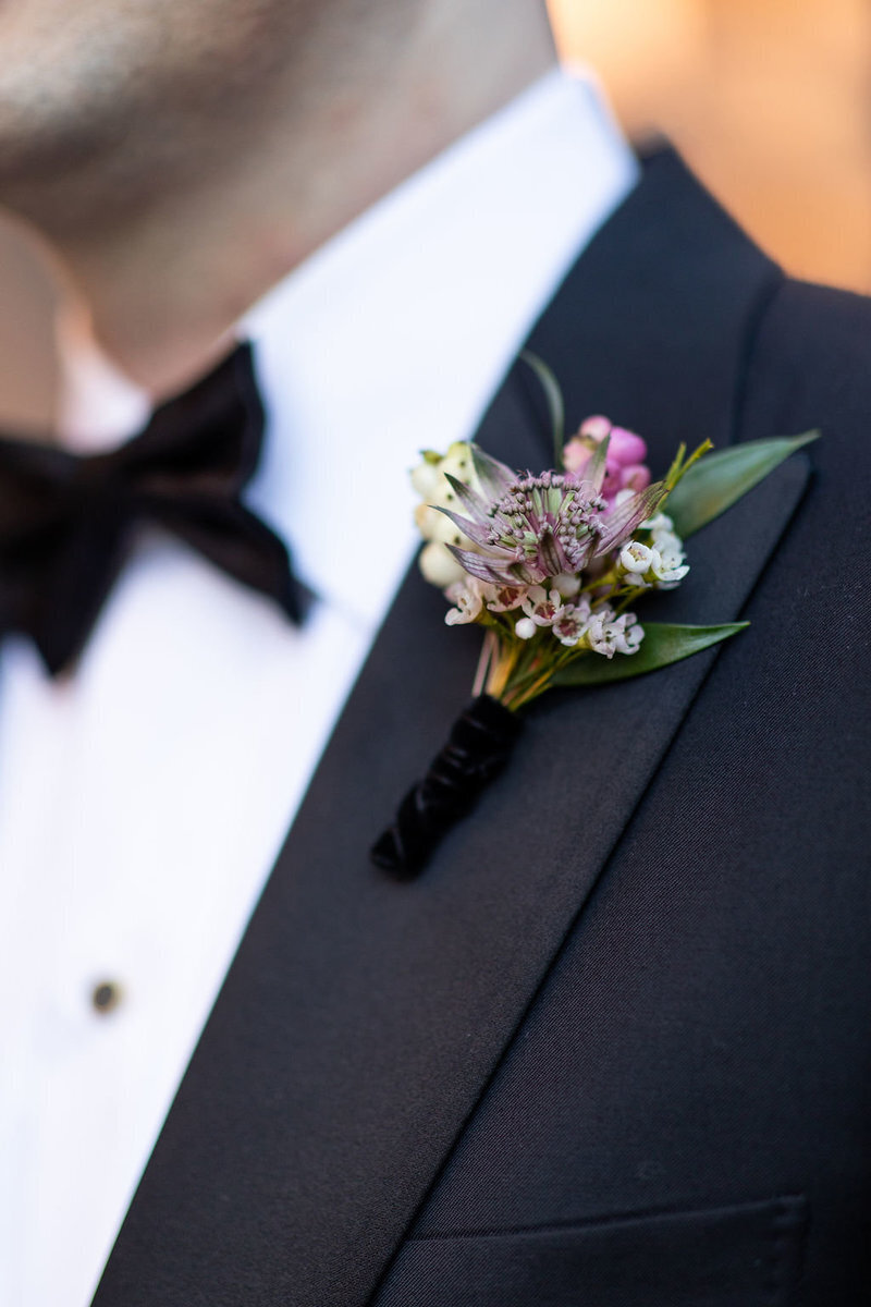 groom-boutonniere-patricia-lyons