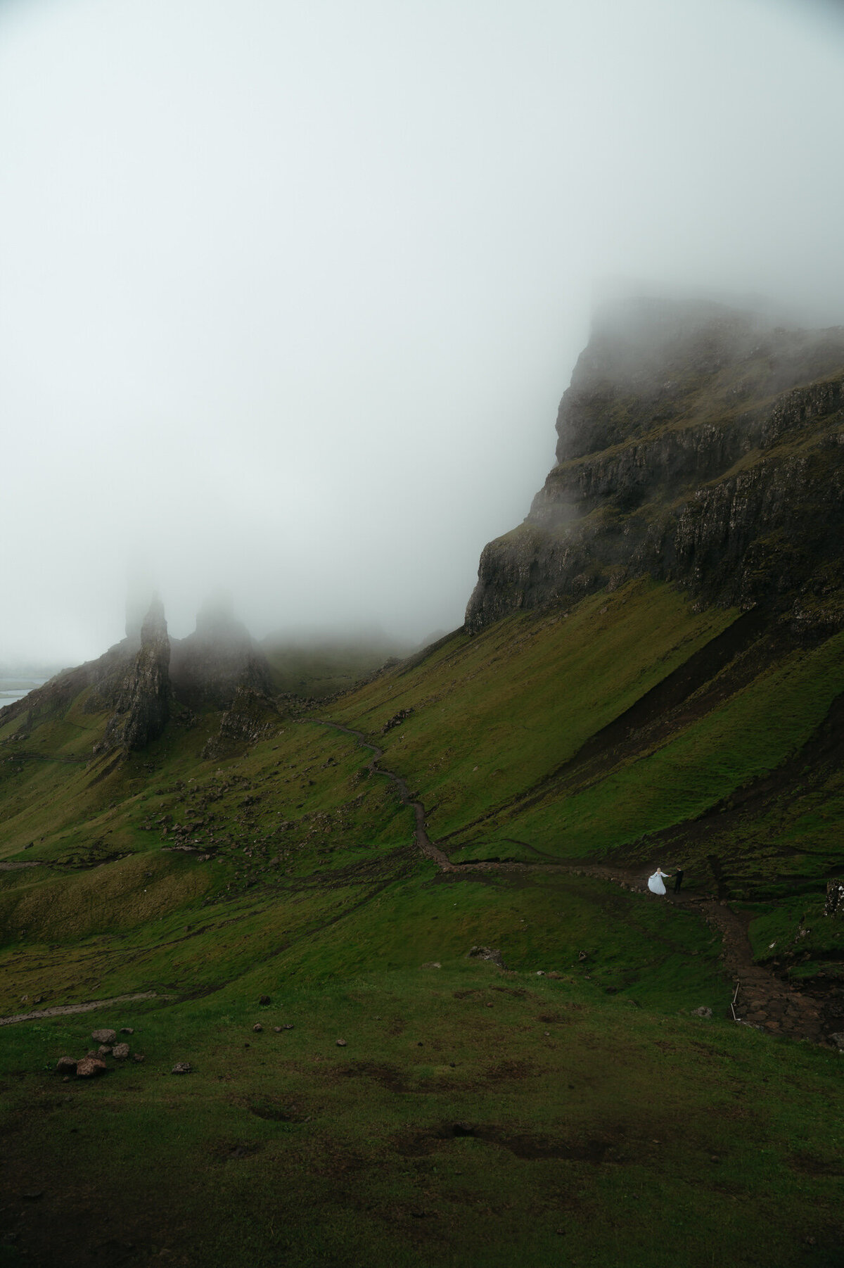the_chaffins_international_destination_wedding_elopement_photographers_sammie_chaffin_micah_editorial_adventure_photos_travel_isle_of_skye_scotland_15