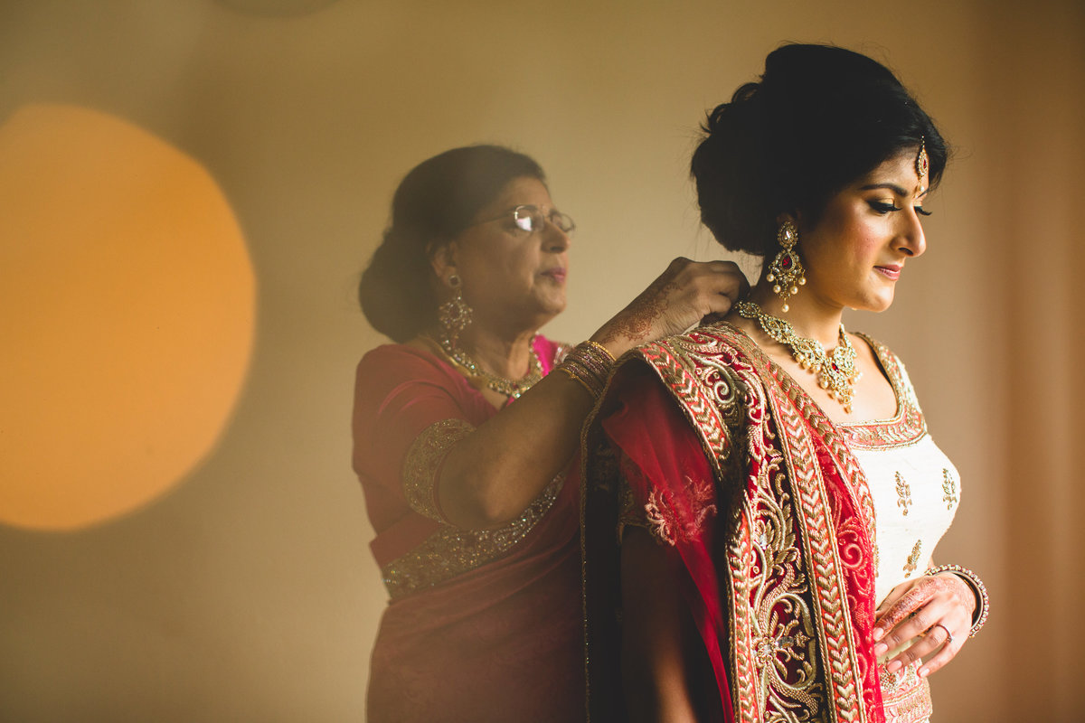 indian wedding photographer sari mum