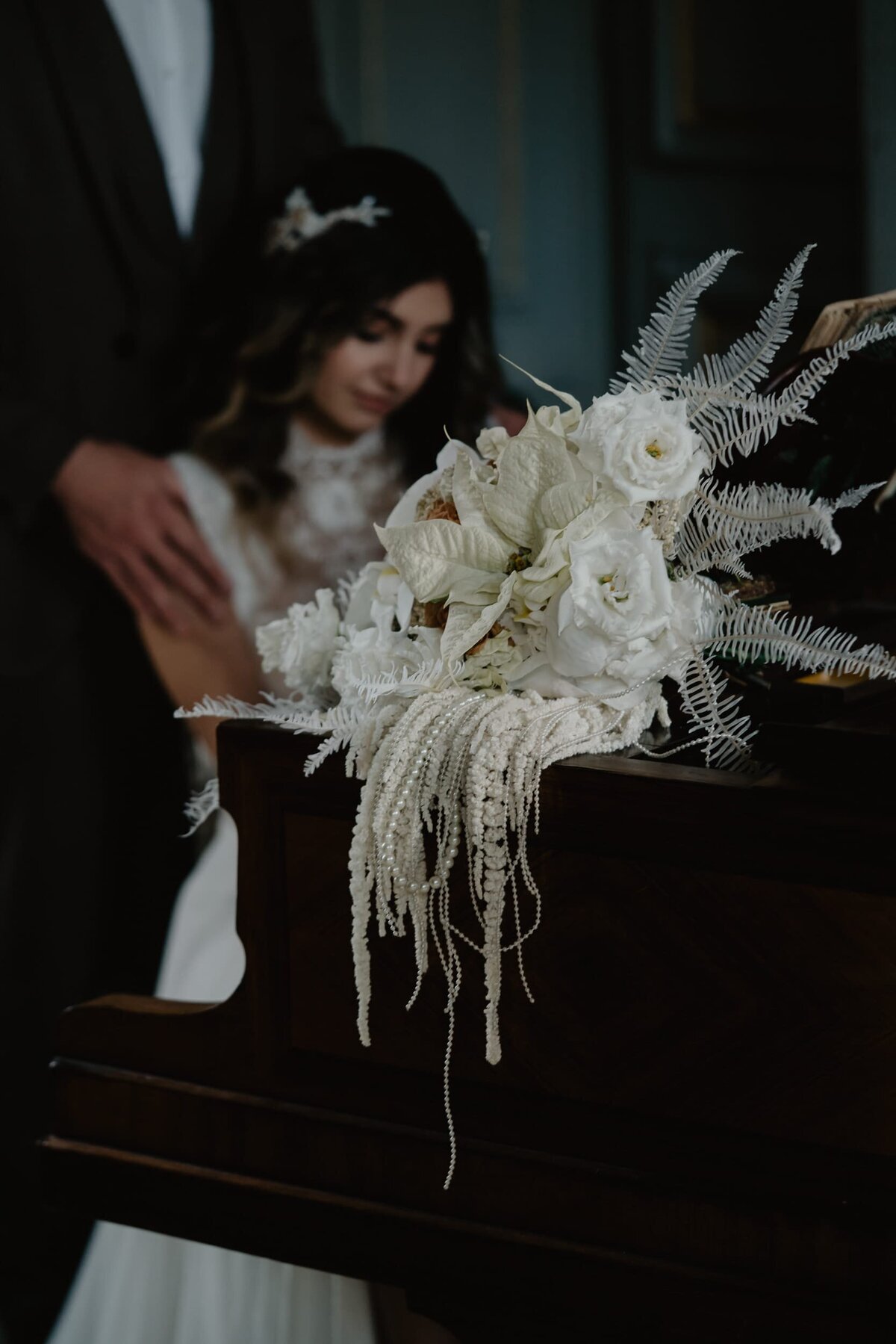 Champagne wedding photographerRomantic winter wedding - elopement at Château de Mairy in France _Wedding Photography by SELENE ADORES-170_ROV3469