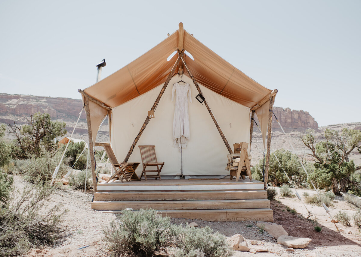 Utah Elopement Photographer captures Moab wedding tent