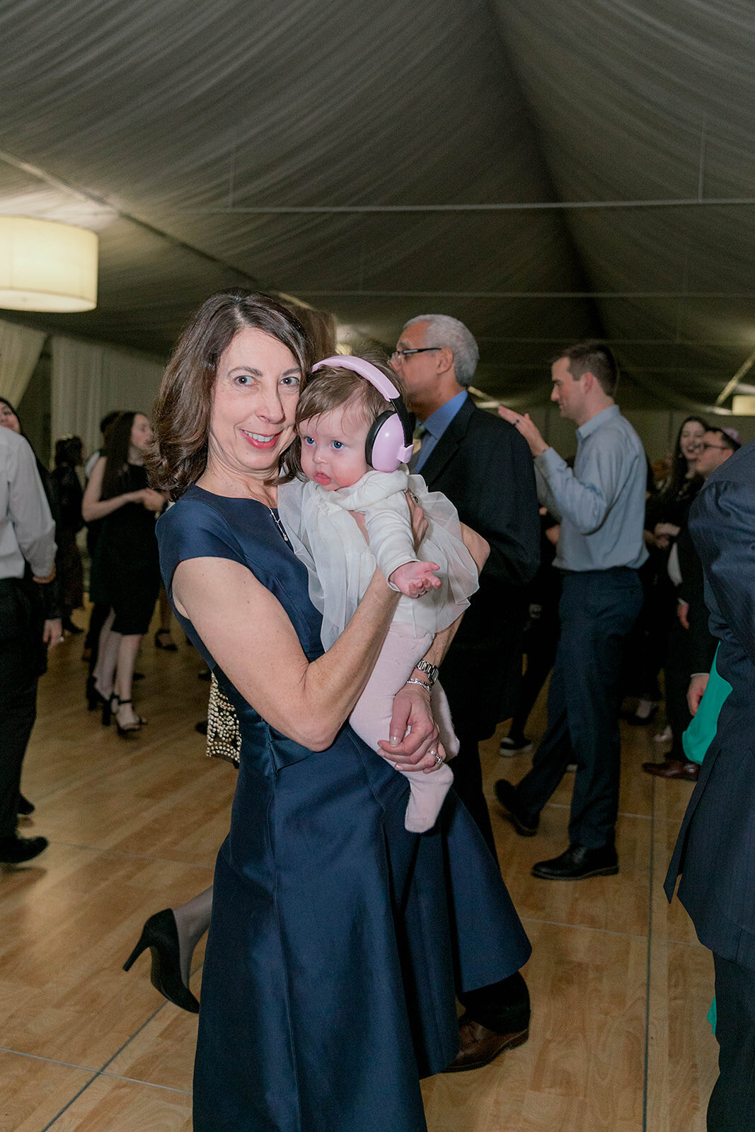 Eliana-Melmed-Photography-Chicago-LosAngeles-Jewish-WeddingPhotography-Dancefloor-00101