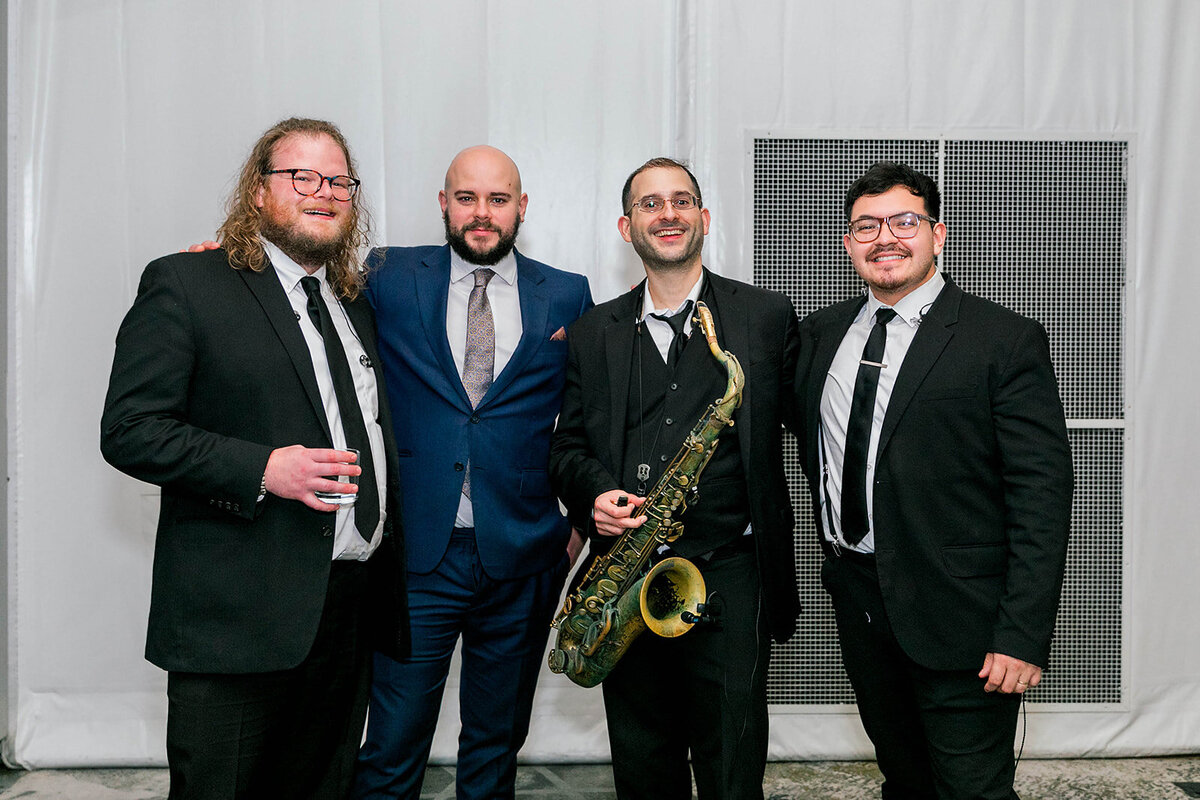 Eliana-Melmed-Photography-Chicago-LosAngeles-Jewish-WeddingPhotography-Dancefloor-00018