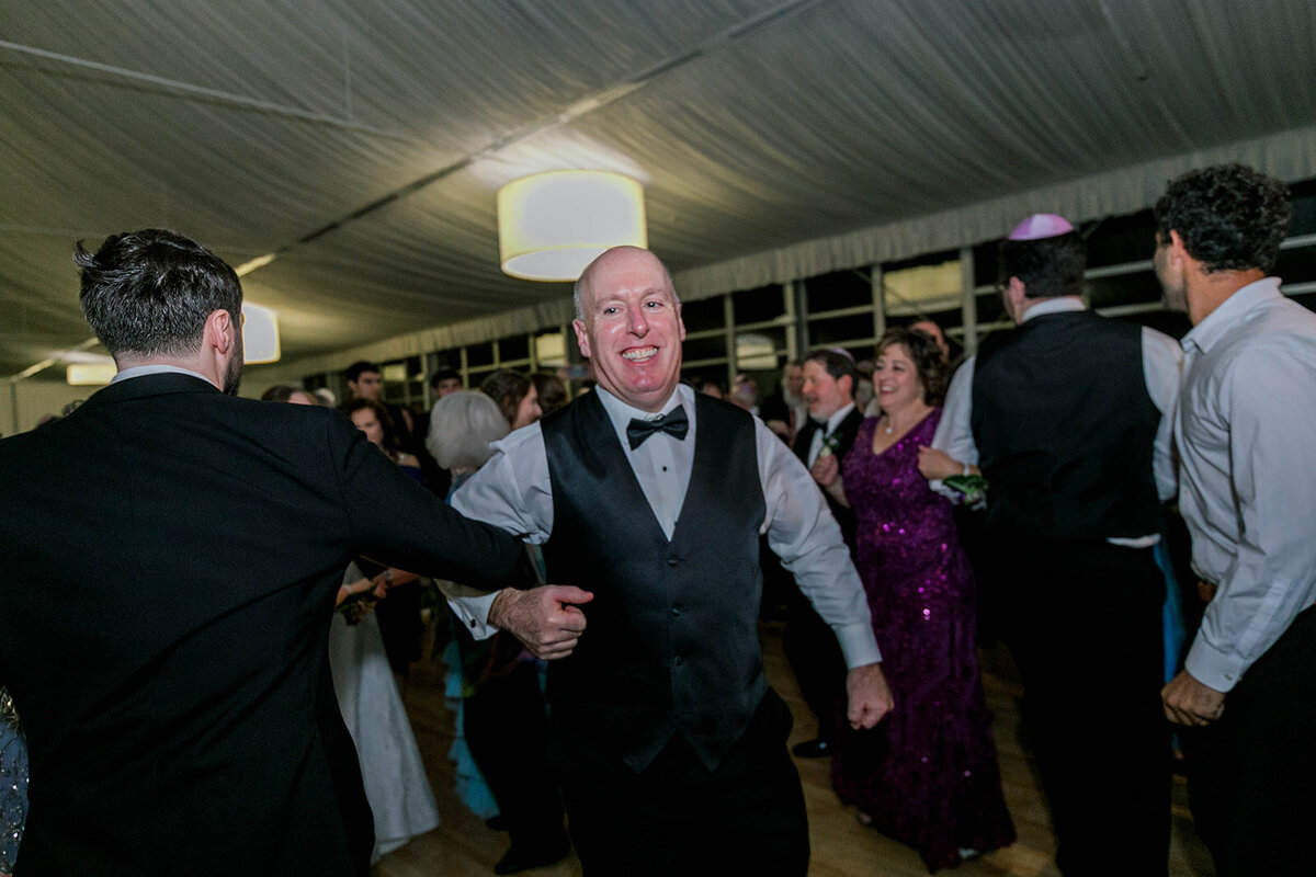Eliana-Melmed-Photography-Chicago-LosAngeles-Jewish-WeddingPhotography-SimchaDancing-00225