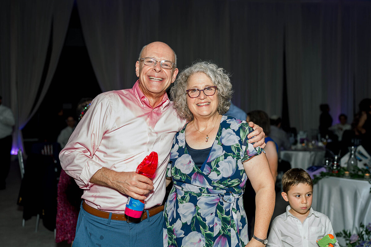 Eliana-Melmed-Photography-Chicago-LosAngeles-Jewish-WeddingPhotography-ElianaSklar-DanceFloor-00220