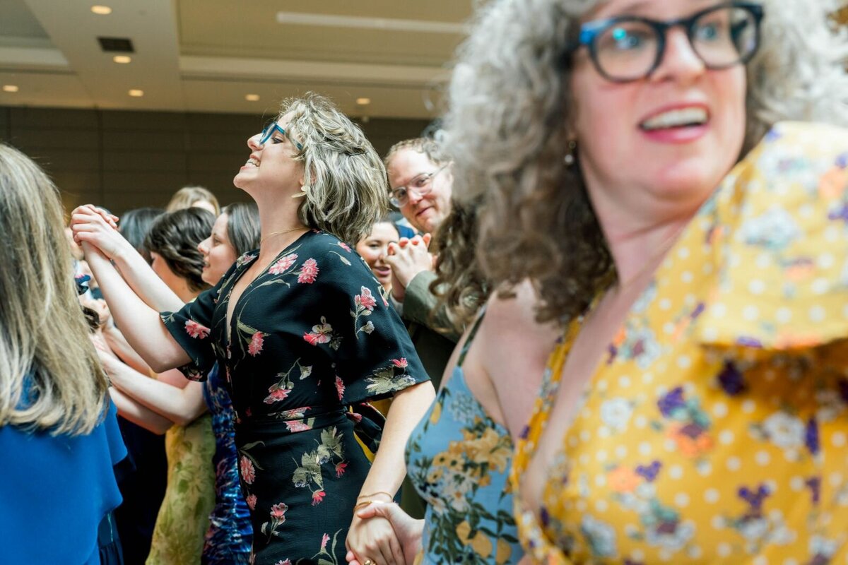 Eliana-Melmed-Photography-Chicago-LosAngeles-Jewish-WeddingPhotography-ShulaNoah-Simcha-Dancing-00118