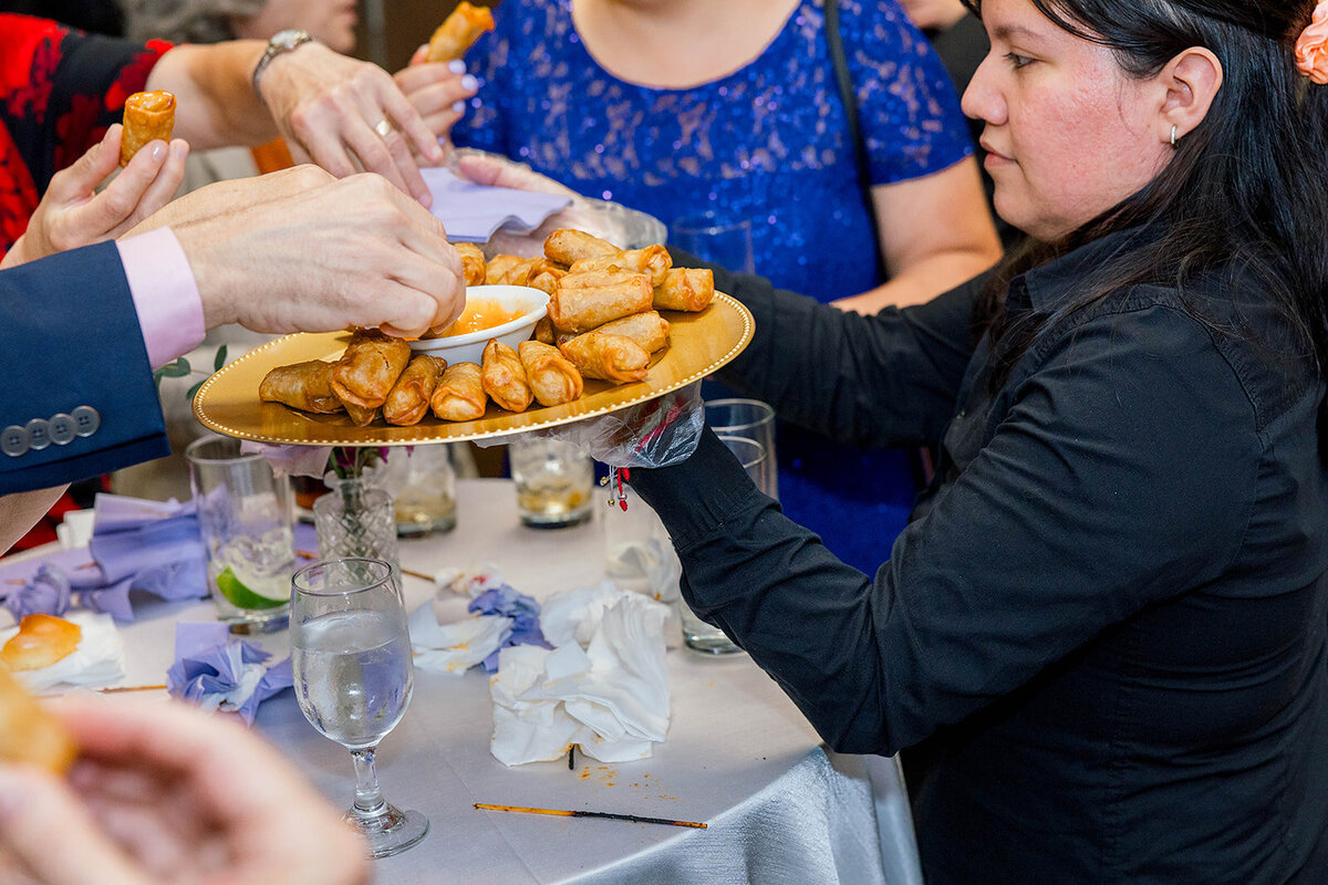 Eliana-Melmed-Photography-Chicago-LosAngeles-Jewish-WeddingPhotography-ElianaSklar-CocktailHour-00048