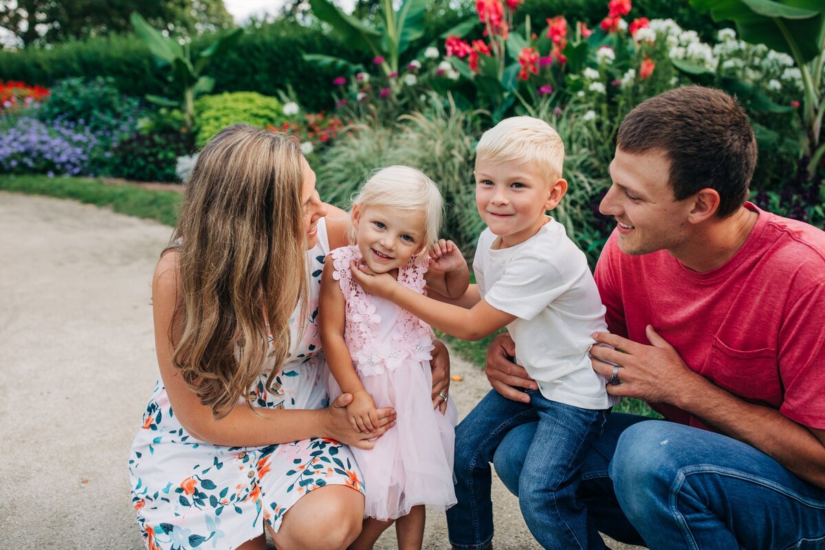 Family-Photos-in-Waukesha-at-Frame-Park