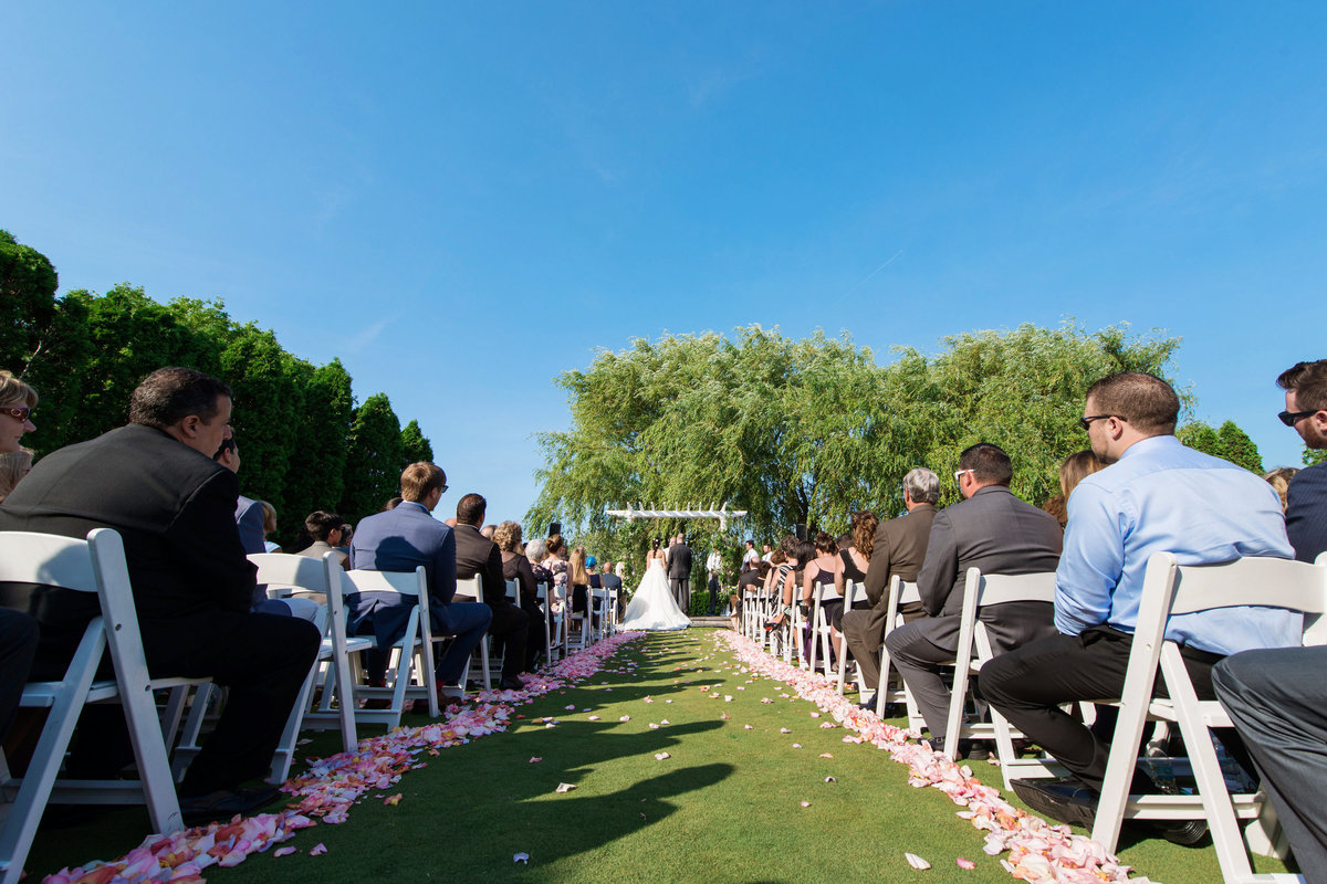 photo of outdoor wedding ceremony at Willow Creek Golf and Country Club