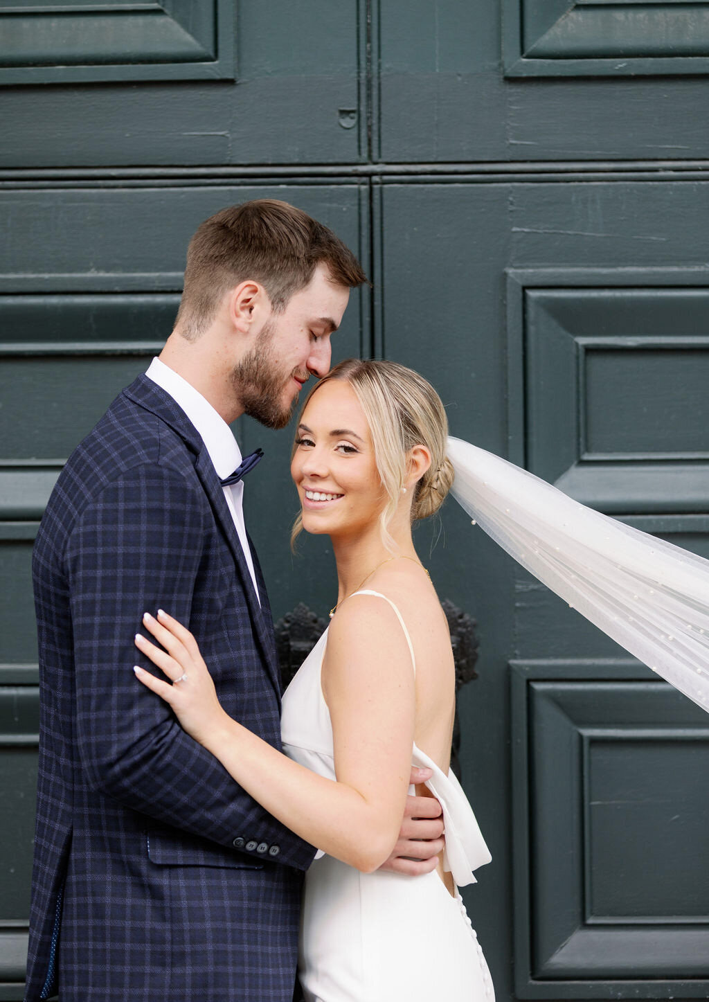 Old Montreal William Gray bride and groom Portraits | old Montreal wedding photographer