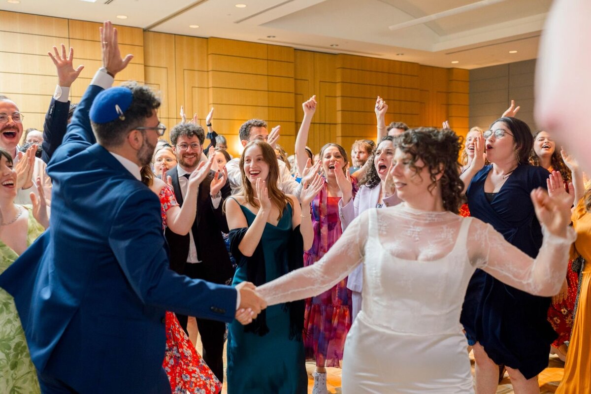 Eliana-Melmed-Photography-Chicago-LosAngeles-Jewish-WeddingPhotography-ShulaNoah-Simcha-Dancing-00105
