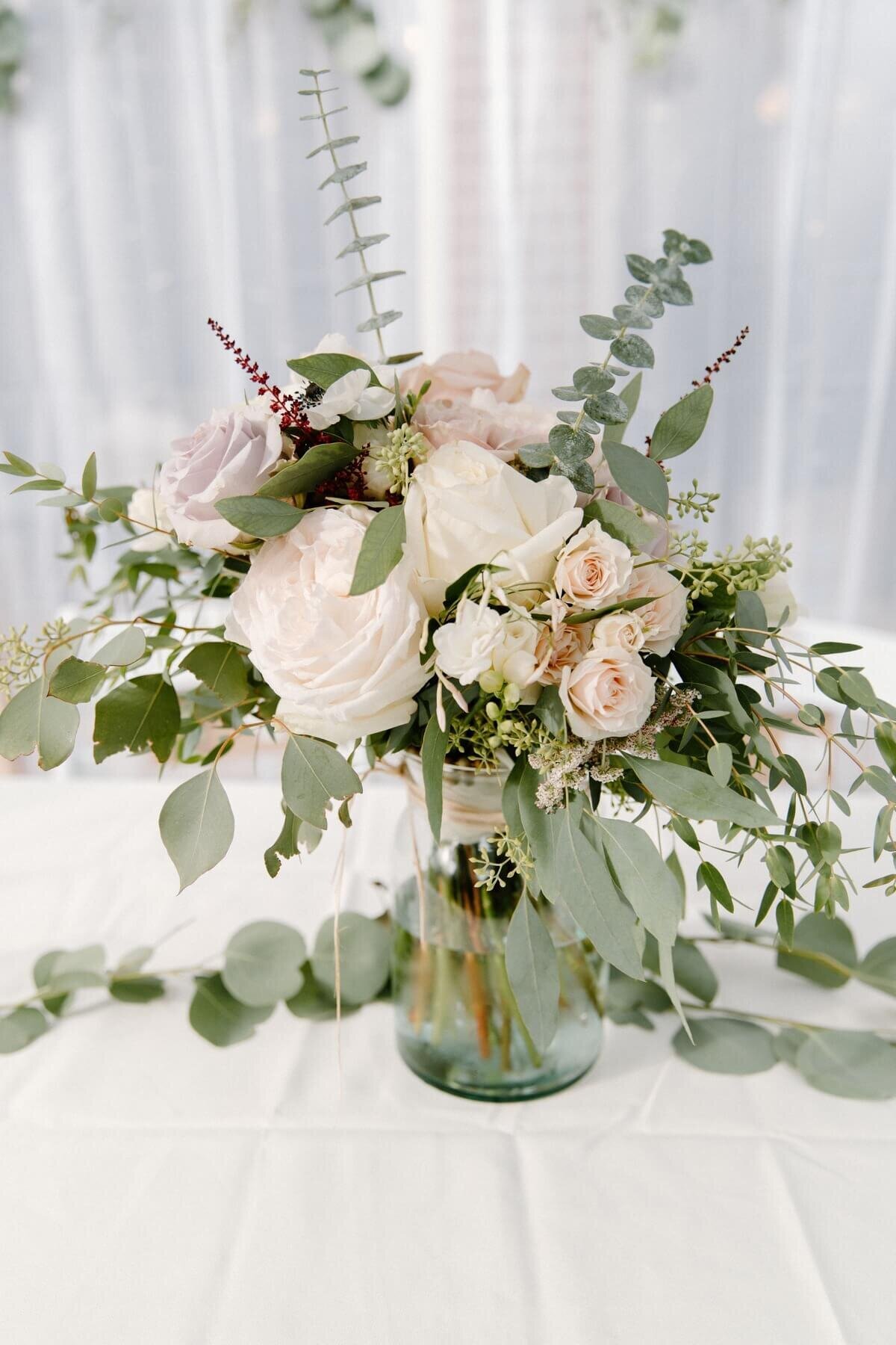 34-kara-loryn-photography-wedding-flowers