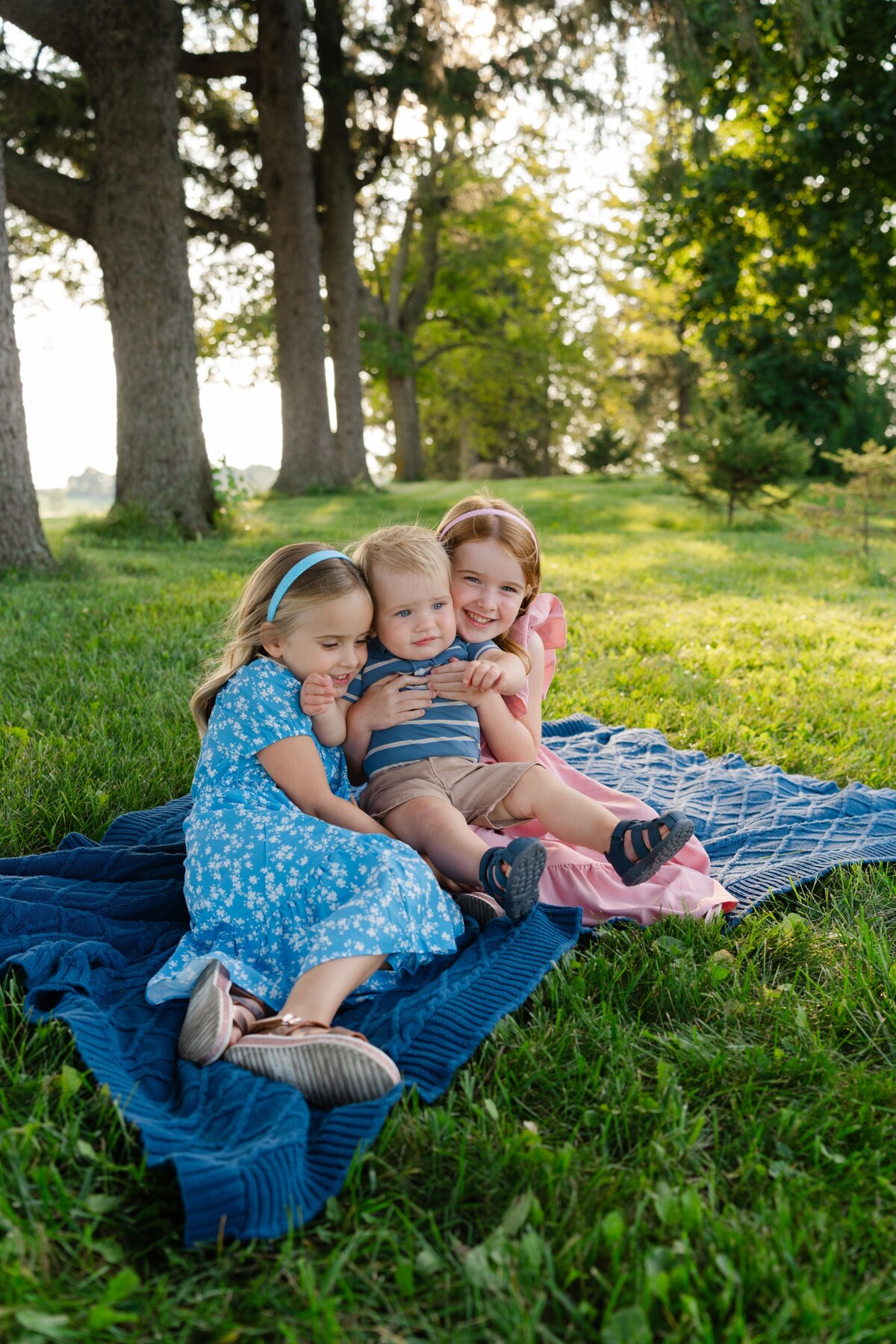 Outside-Golden Hour-Family-Photos-in-Milwaukee-area-1