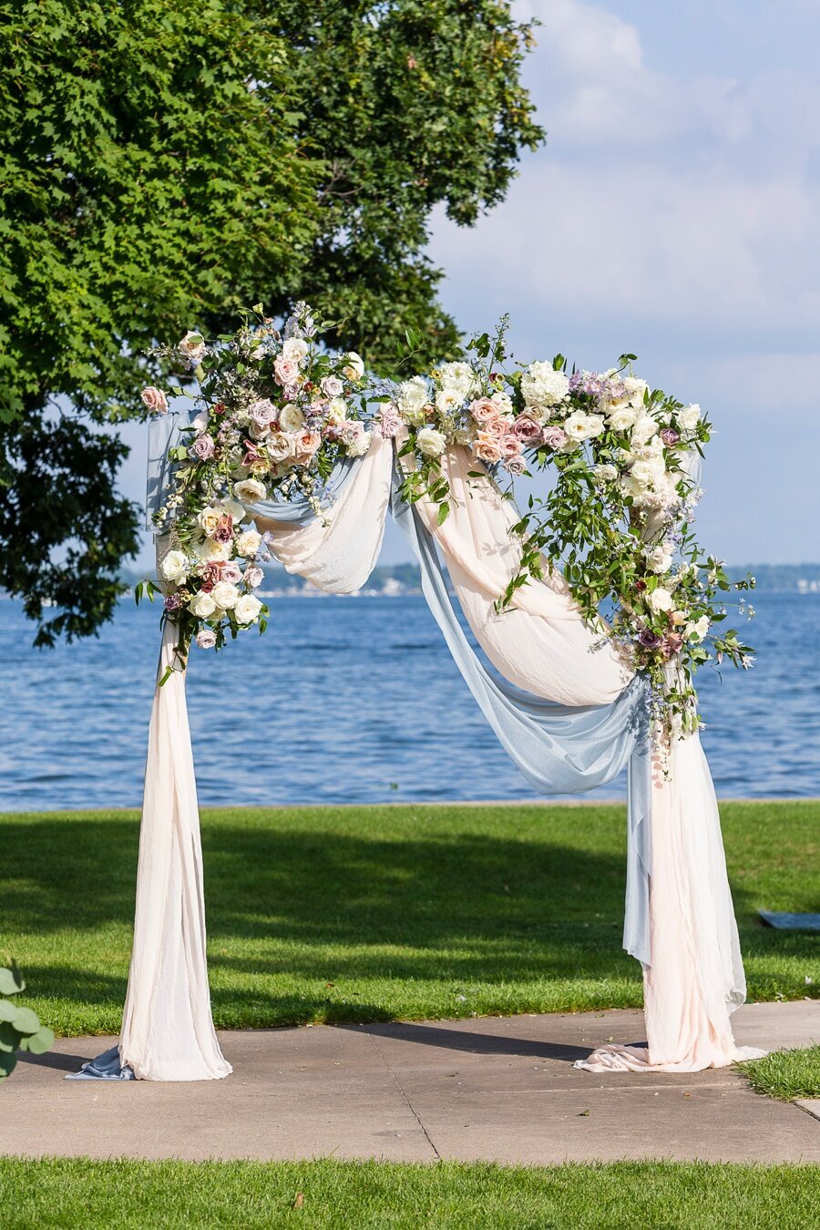 destination-wedding-planner-lake-wedding_0050