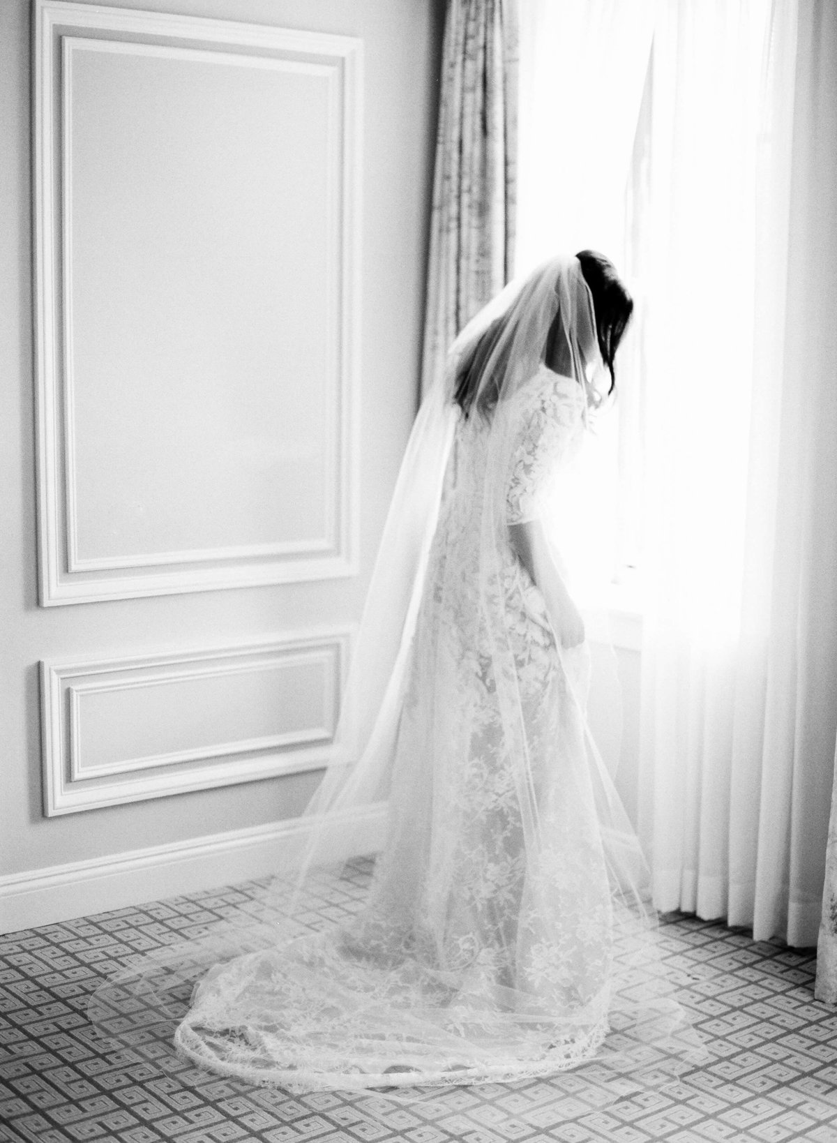 16-KTMerry-weddings-NaeemKhan-wedding-gown