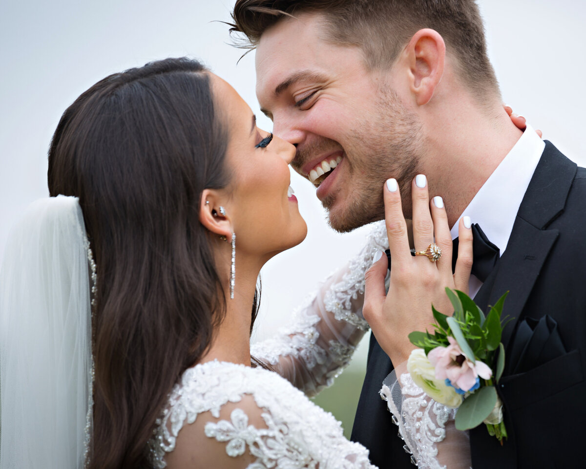 bride-groom-candid-kiss-NJ