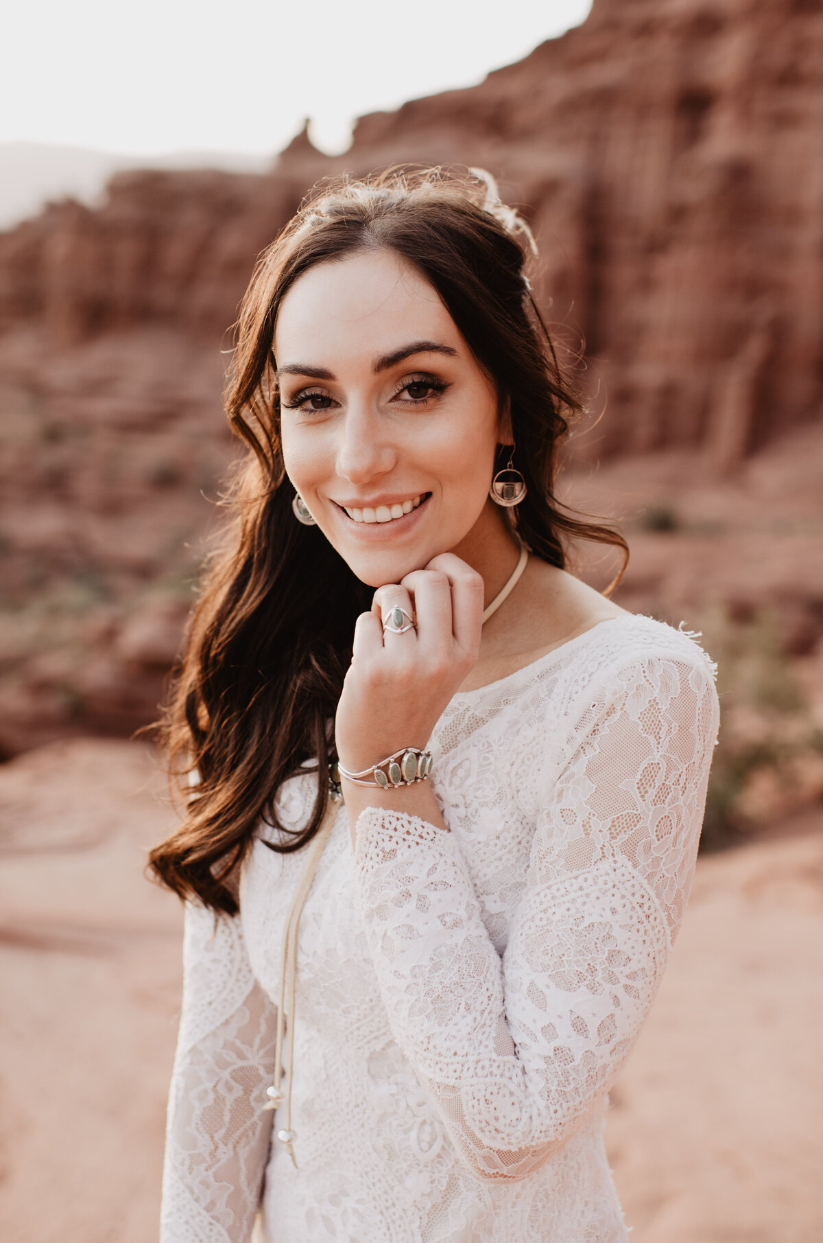 Utah Elopement Photographer captures bridal details