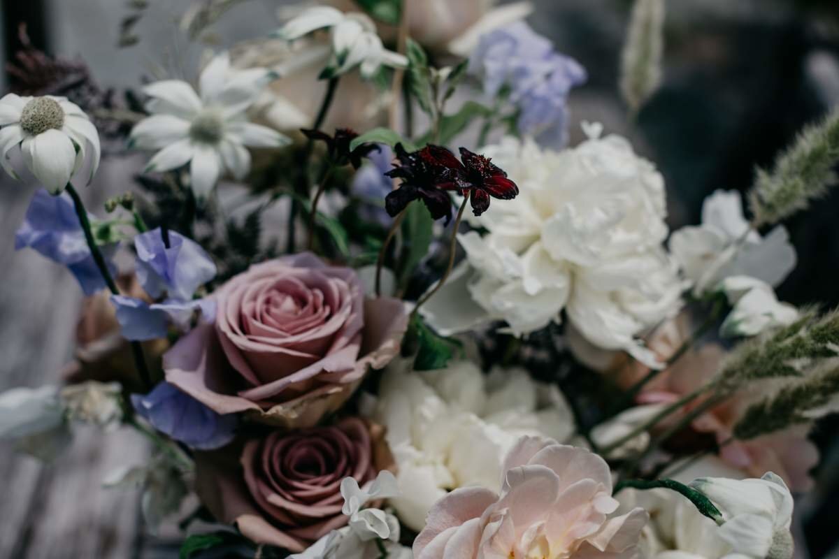 mauve-wedding-flowers-by-the-day's-design