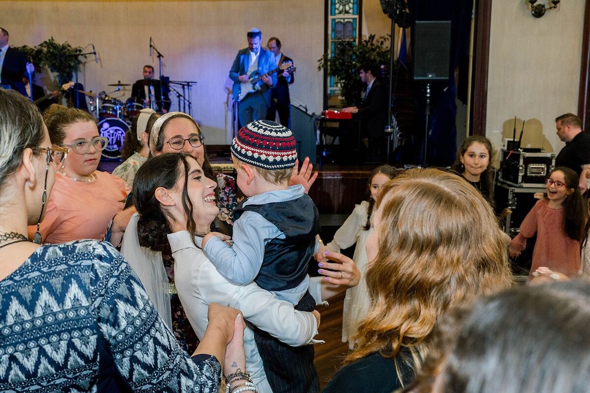 Eliana-Melmed-Photography-Chicago-LosAngeles-Jewish-WeddingPhotographer-CarmiKalman-WomensDancing-00069